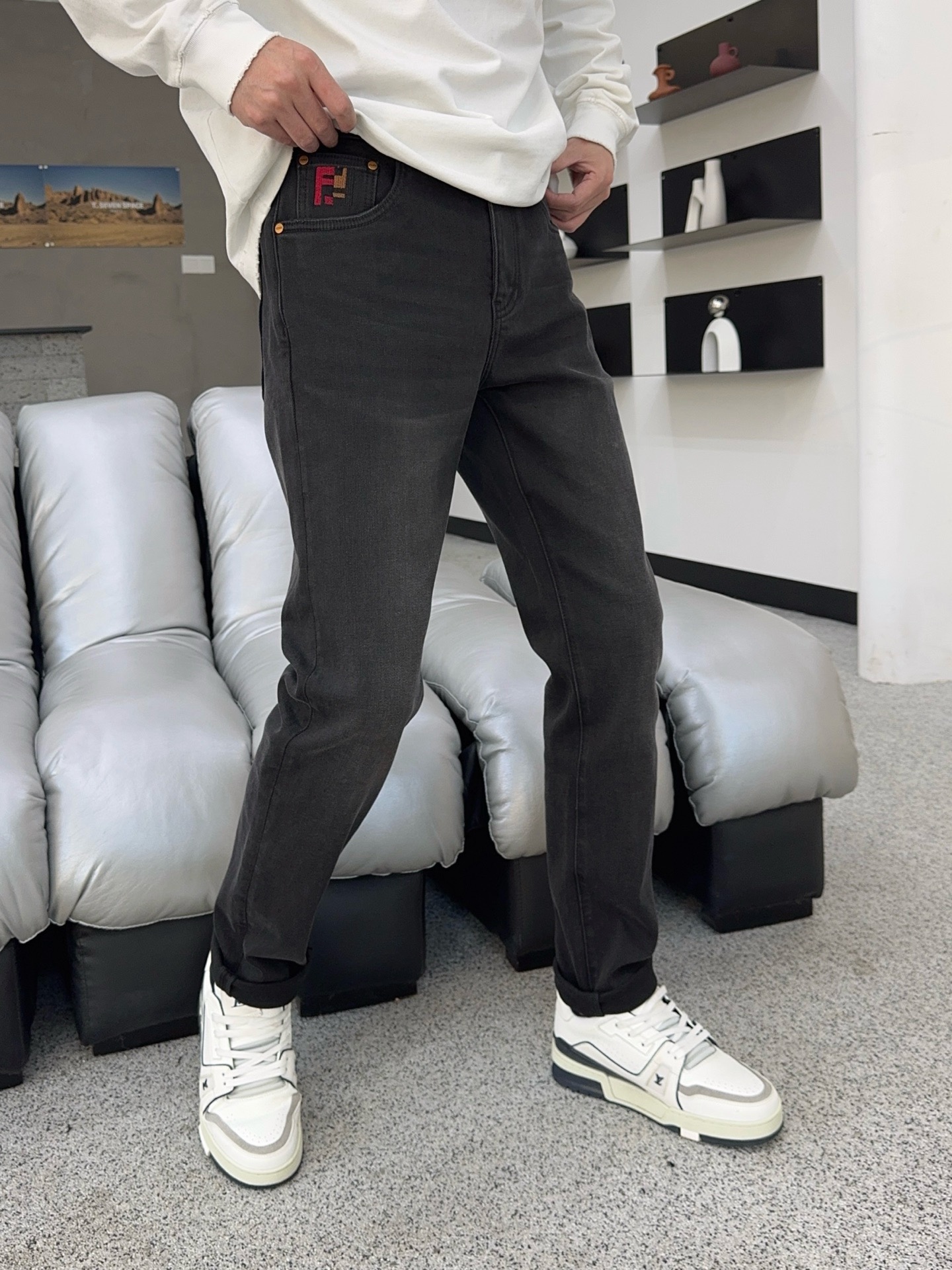 ￼ 冬❄️（底抓绒）秋冬🔥新款现货上市🔥🔥原单爆款牛仔裤👖超级定制款，原版五金，超级重工工艺，版型超赞👍