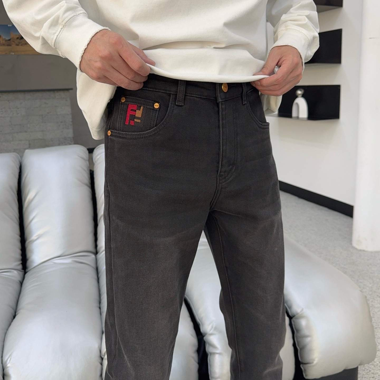 ￼ 冬❄️（底抓绒）秋冬🔥新款现货上市🔥🔥原单爆款牛仔裤👖超级定制款，原版五金，超级重工工艺，版型超赞👍