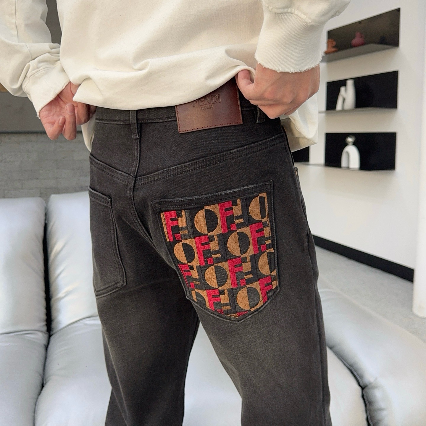 ￼ 冬❄️（底抓绒）秋冬🔥新款现货上市🔥🔥原单爆款牛仔裤👖超级定制款，原版五金，超级重工工艺，版型超赞👍