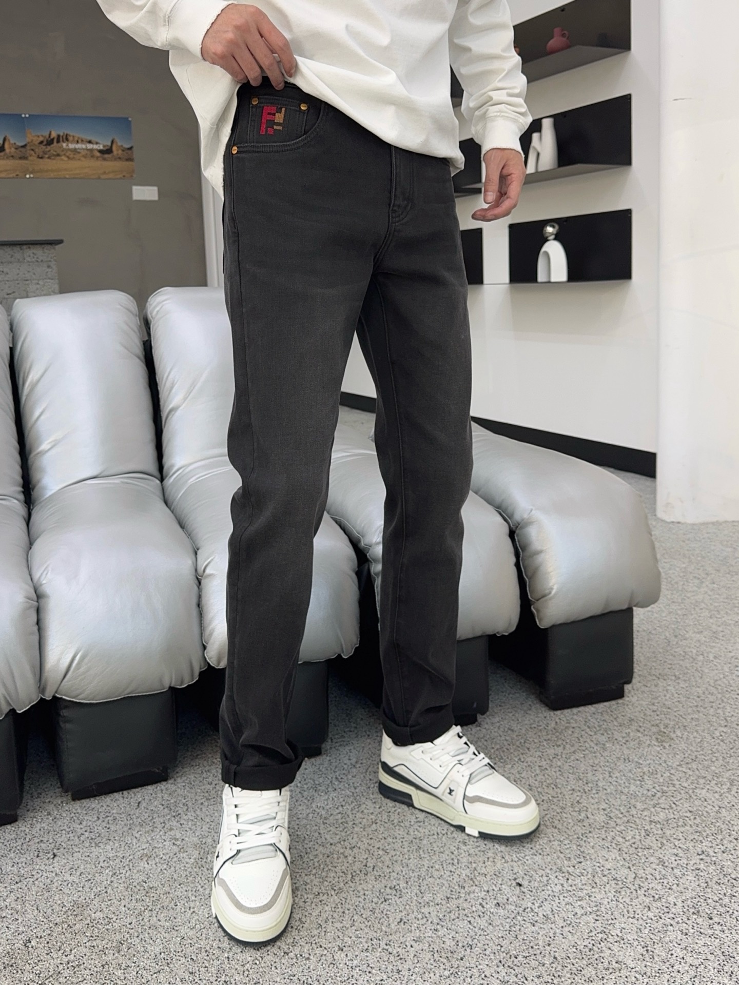 ￼ 冬❄️（底抓绒）秋冬🔥新款现货上市🔥🔥原单爆款牛仔裤👖超级定制款，原版五金，超级重工工艺，版型超赞👍