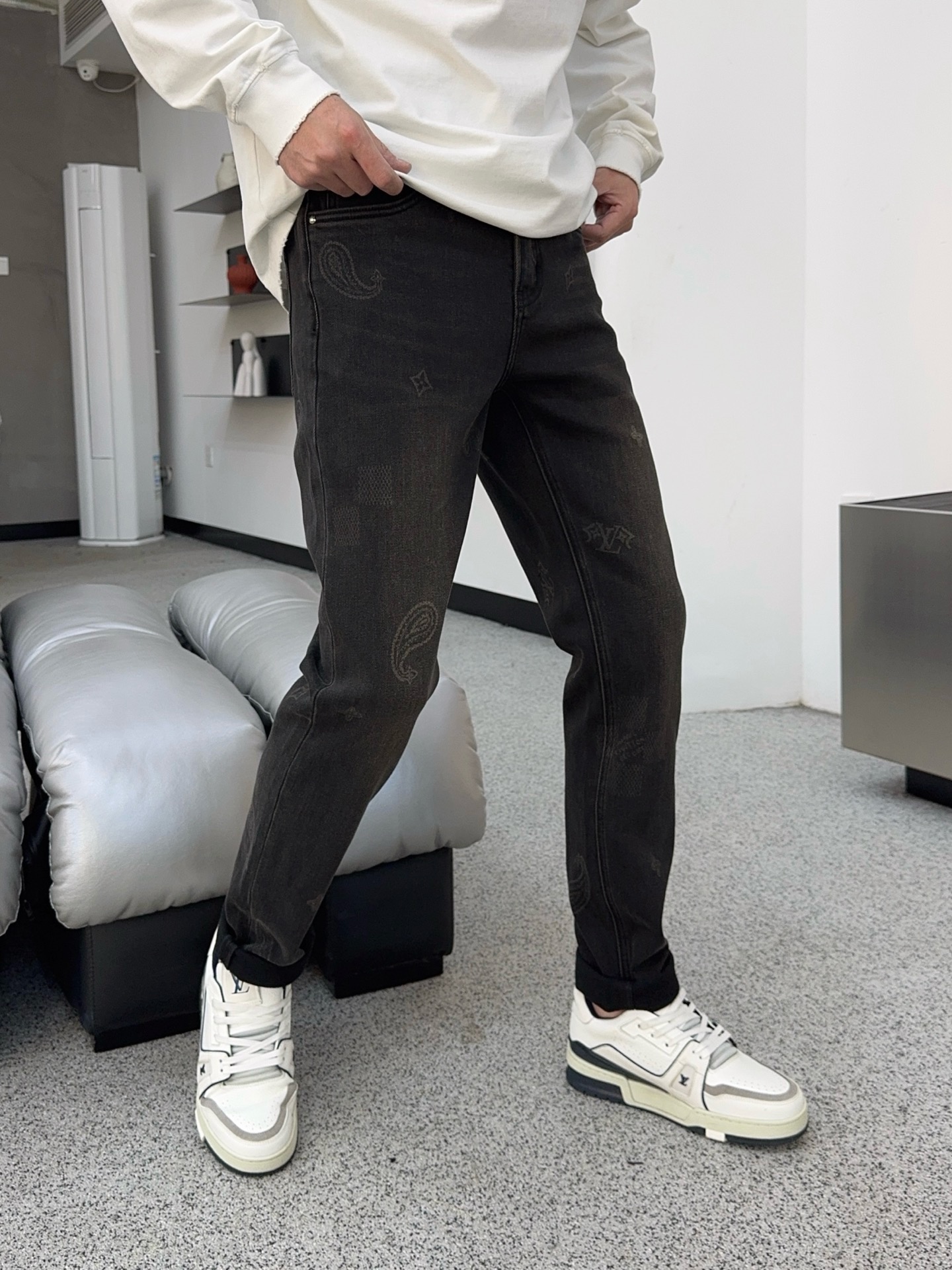 ￼ 冬❄️（底抓绒）秋冬🔥新款现货上市🔥🔥原单爆款牛仔裤👖超级定制款，原版五金，超级重工工艺，版型超赞👍