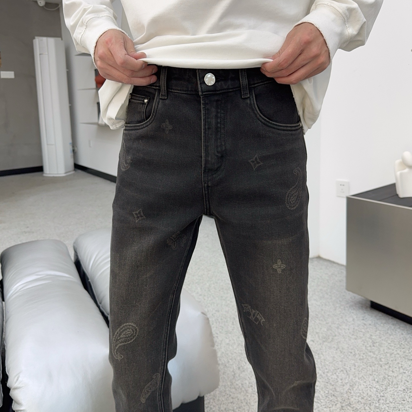 ￼ 冬❄️（底抓绒）秋冬🔥新款现货上市🔥🔥原单爆款牛仔裤👖超级定制款，原版五金，超级重工工艺，版型超赞👍