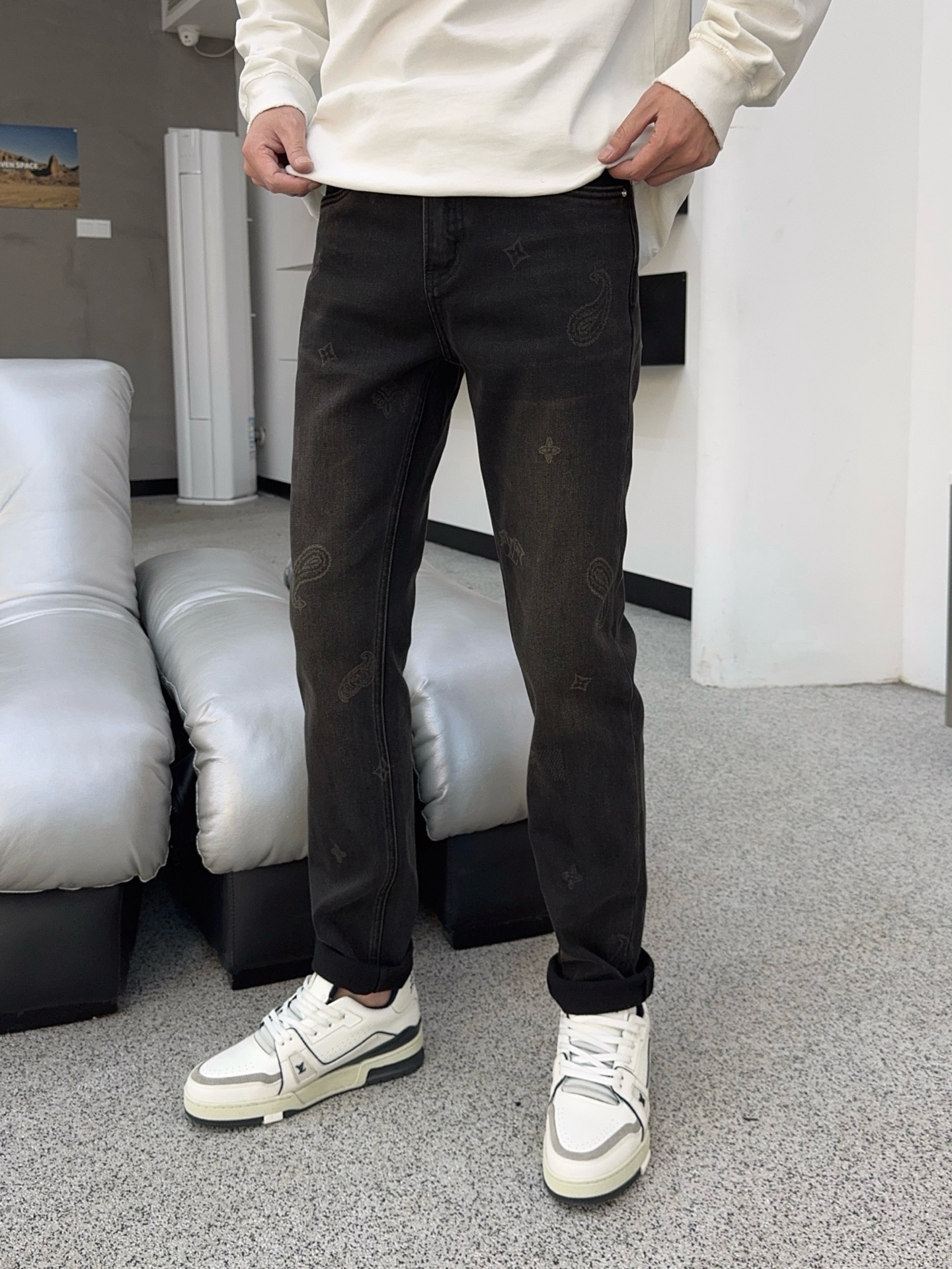 ￼ 冬❄️（底抓绒）秋冬🔥新款现货上市🔥🔥原单爆款牛仔裤👖超级定制款，原版五金，超级重工工艺，版型超赞👍