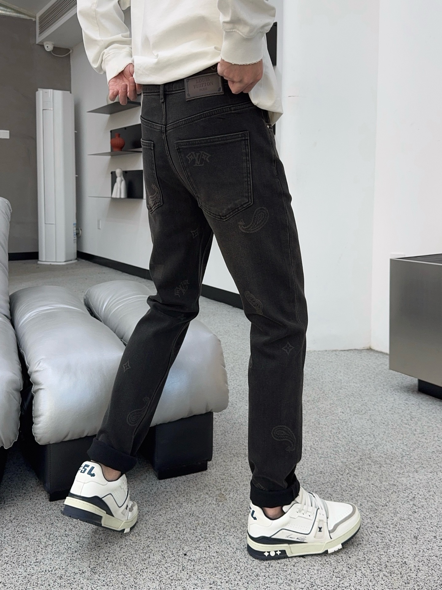 ￼ 冬❄️（底抓绒）秋冬🔥新款现货上市🔥🔥原单爆款牛仔裤👖超级定制款，原版五金，超级重工工艺，版型超赞👍