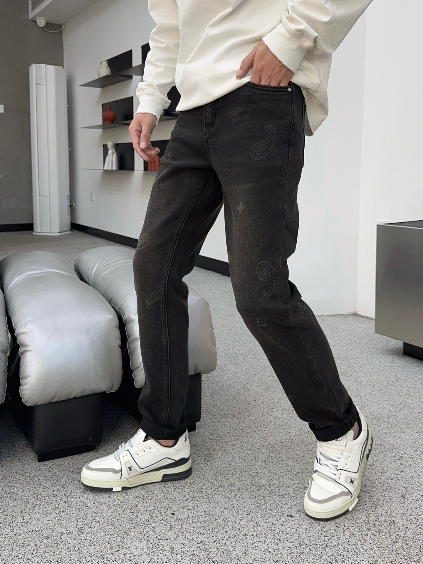 ￼ 冬❄️（底抓绒）秋冬🔥新款现货上市🔥🔥原单爆款牛仔裤👖超级定制款，原版五金，超级重工工艺，版型超赞👍