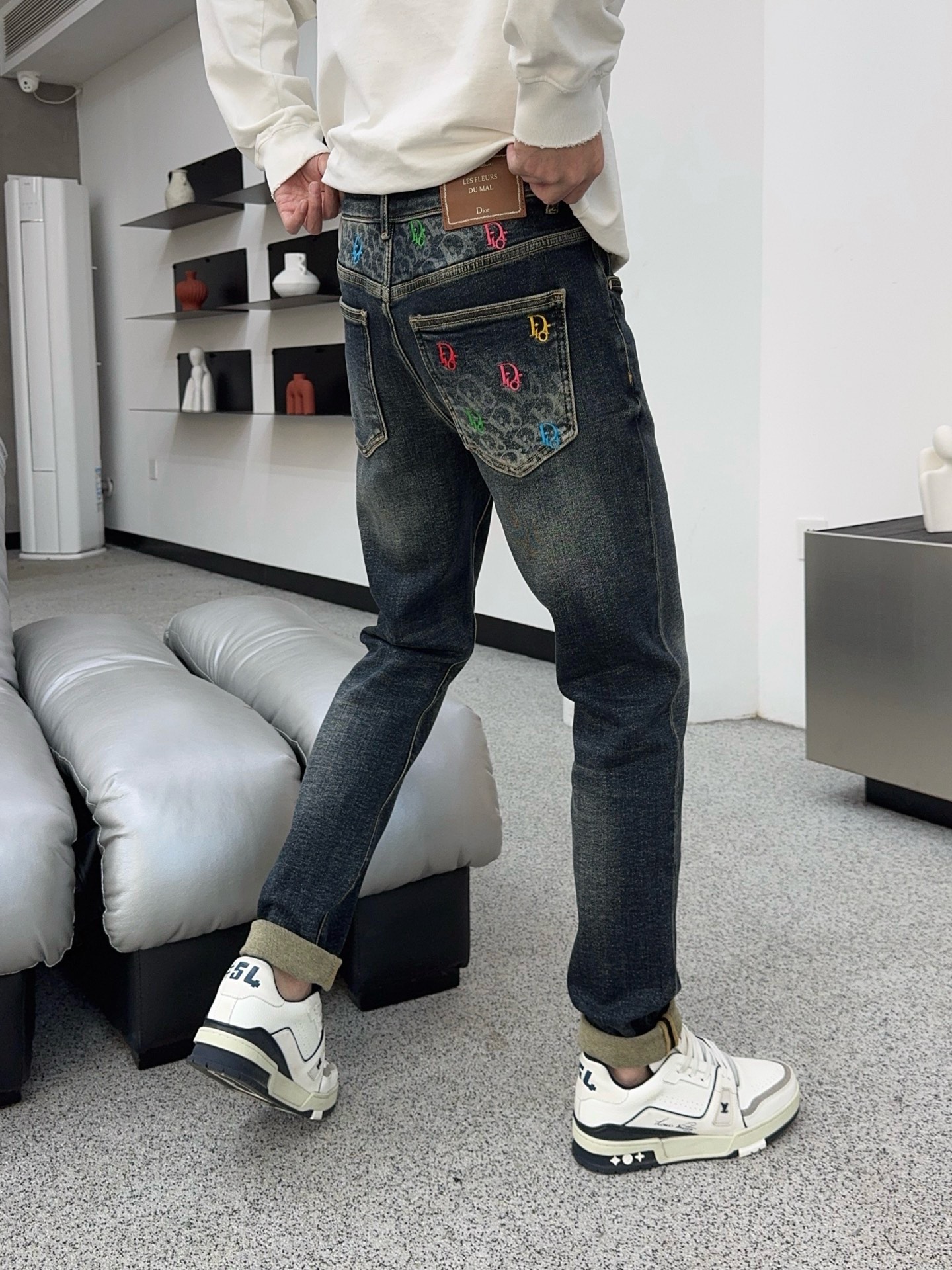 ￼ 冬❄️（底抓绒）秋冬🔥新款现货上市🔥🔥原单爆款牛仔裤👖超级定制款，原版五金，超级重工工艺，版型超赞👍