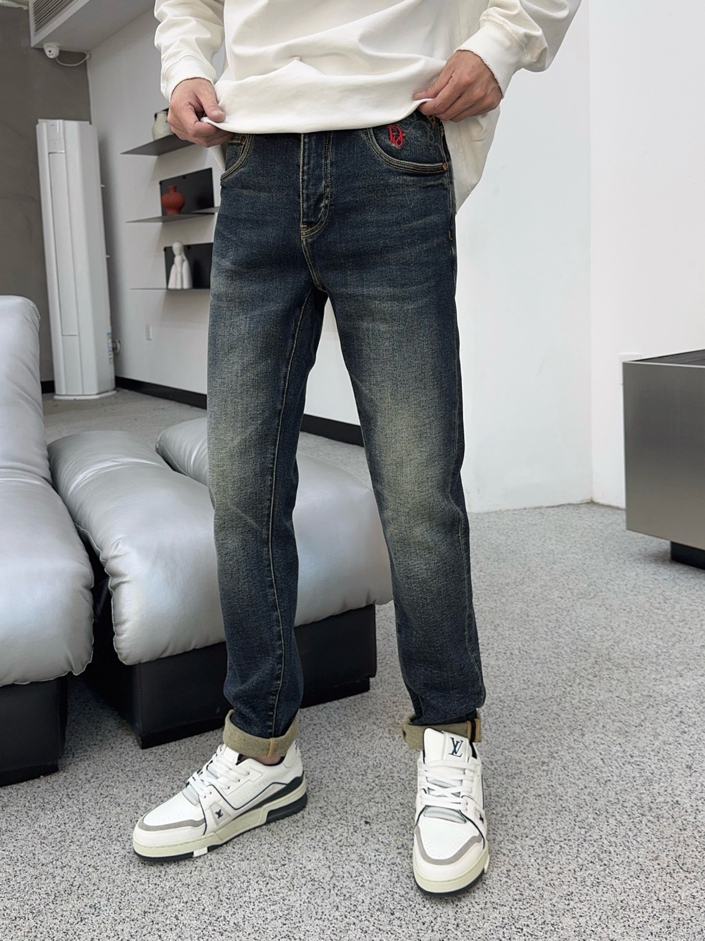 ￼ 冬❄️（底抓绒）秋冬🔥新款现货上市🔥🔥原单爆款牛仔裤👖超级定制款，原版五金，超级重工工艺，版型超赞👍