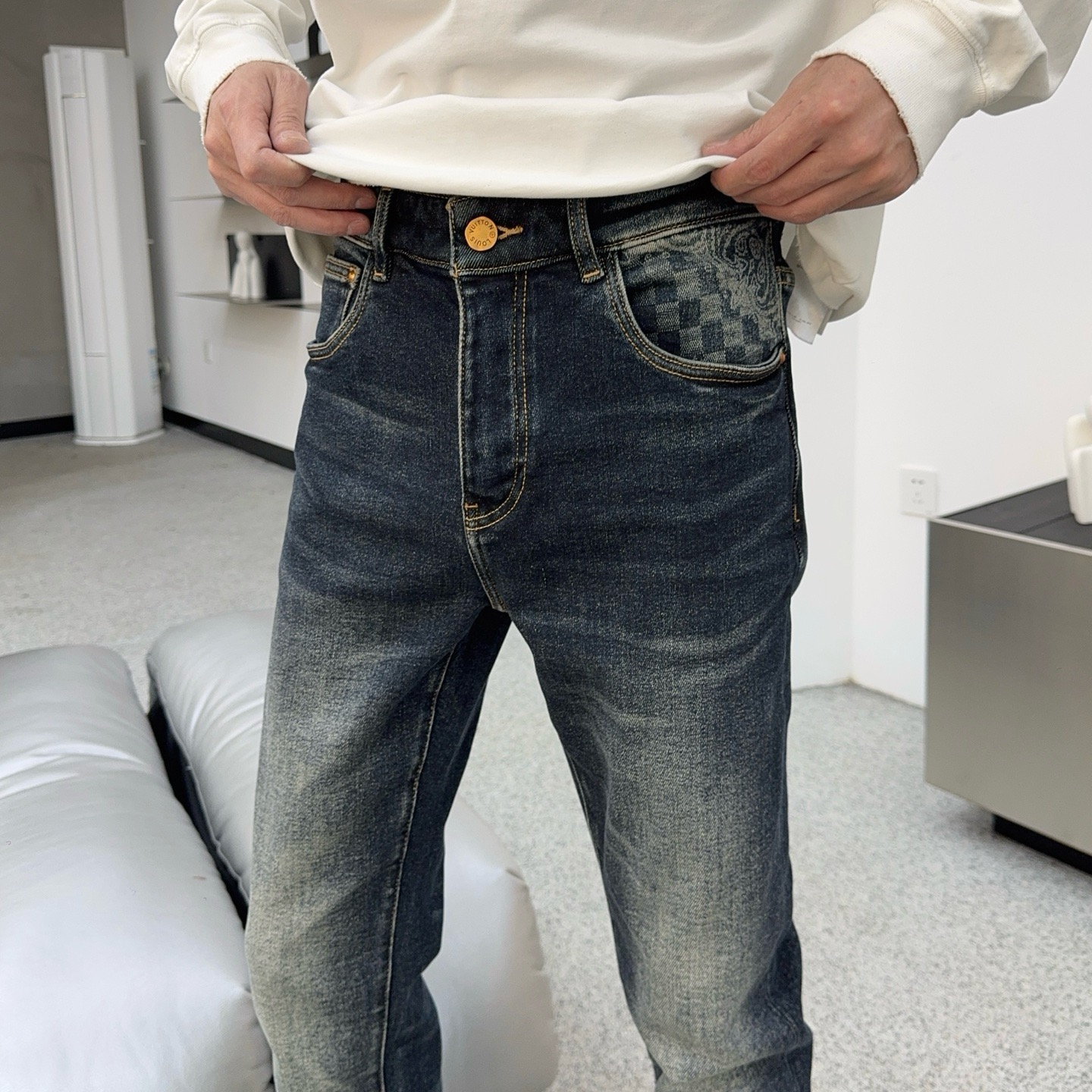 ￼ 冬❄️（底抓绒）秋冬🔥新款现货上市🔥🔥原单爆款牛仔裤👖超级定制款，原版五金，超级重工工艺，版型超赞👍