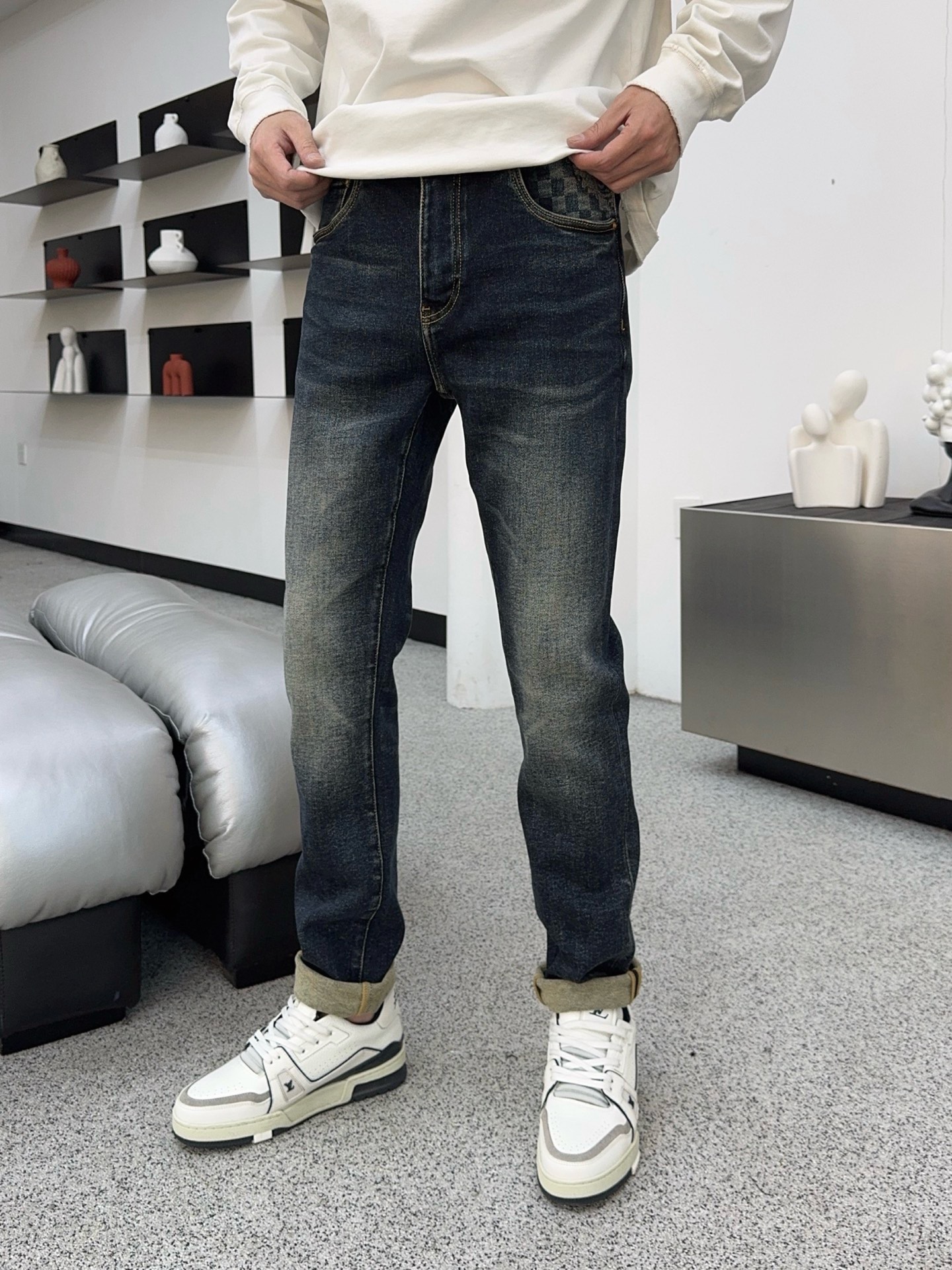 ￼ 冬❄️（底抓绒）秋冬🔥新款现货上市🔥🔥原单爆款牛仔裤👖超级定制款，原版五金，超级重工工艺，版型超赞👍