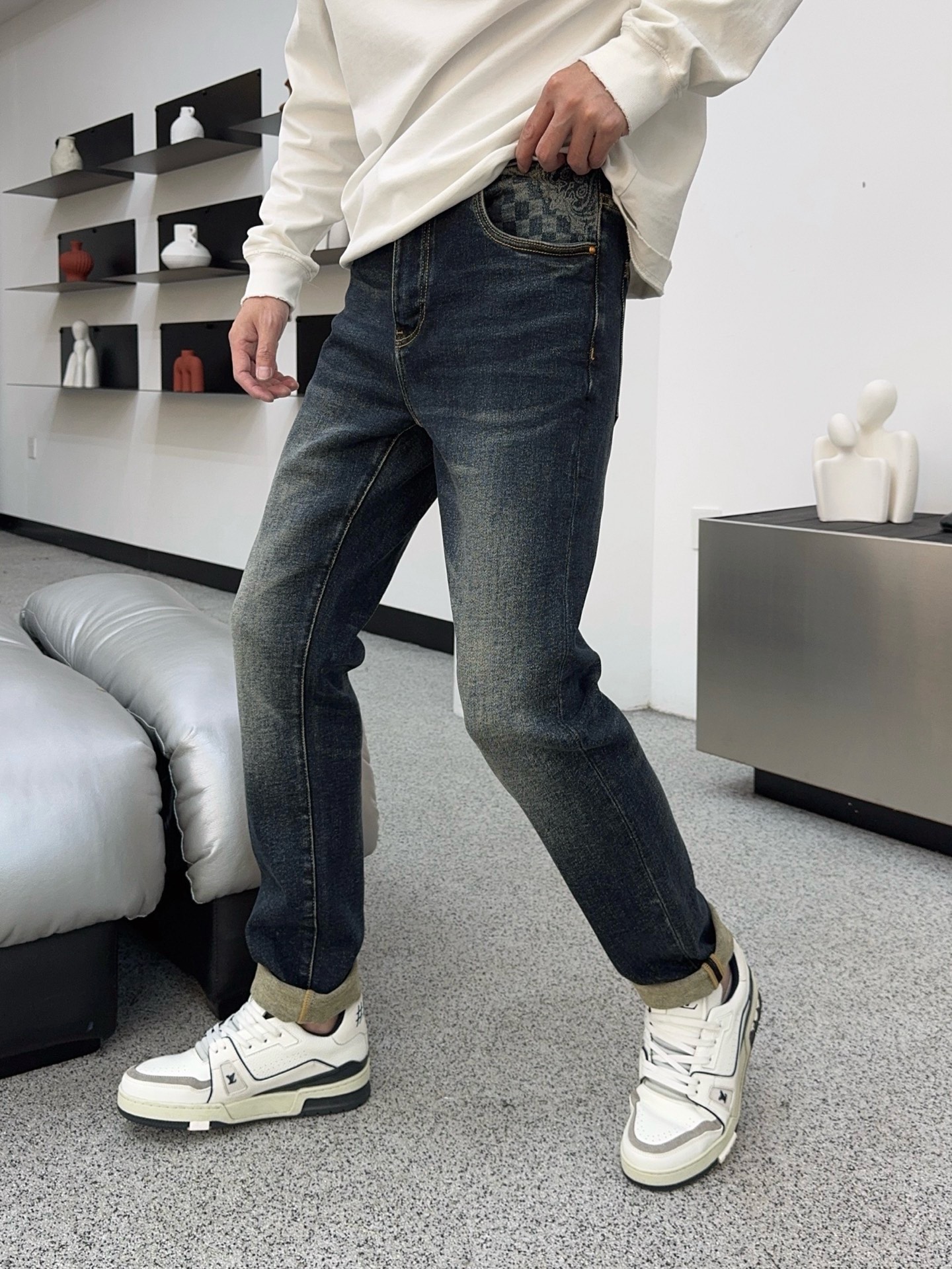 ￼ 冬❄️（底抓绒）秋冬🔥新款现货上市🔥🔥原单爆款牛仔裤👖超级定制款，原版五金，超级重工工艺，版型超赞👍