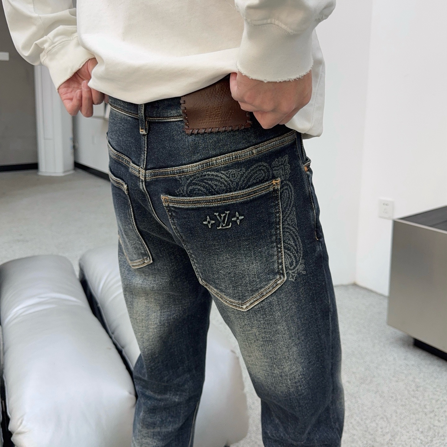 ￼ 冬❄️（底抓绒）秋冬🔥新款现货上市🔥🔥原单爆款牛仔裤👖超级定制款，原版五金，超级重工工艺，版型超赞👍