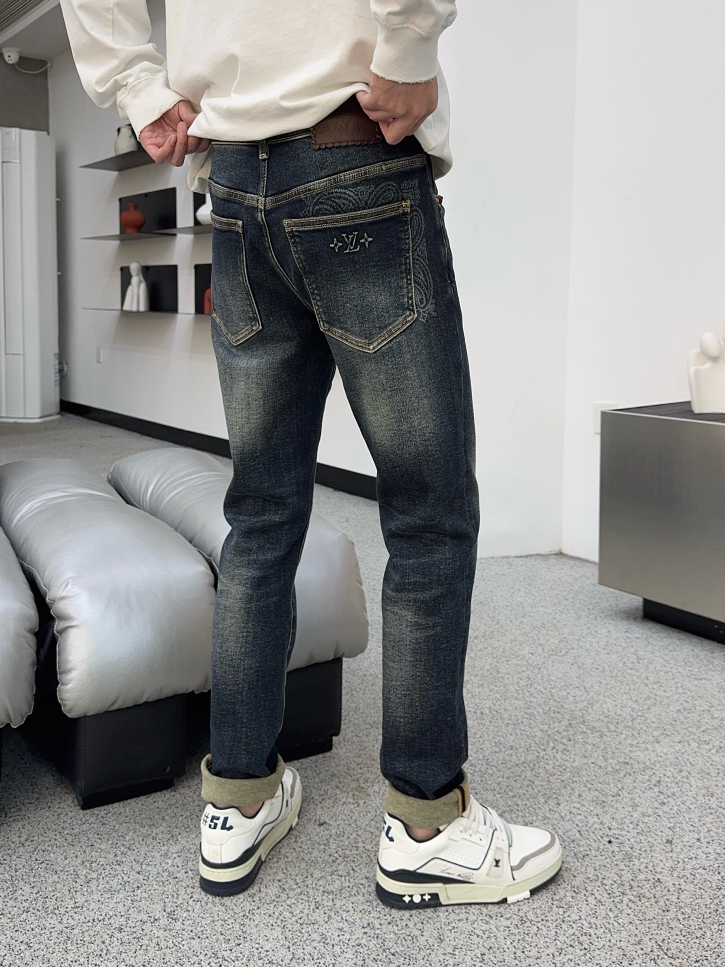 ￼ 冬❄️（底抓绒）秋冬🔥新款现货上市🔥🔥原单爆款牛仔裤👖超级定制款，原版五金，超级重工工艺，版型超赞👍