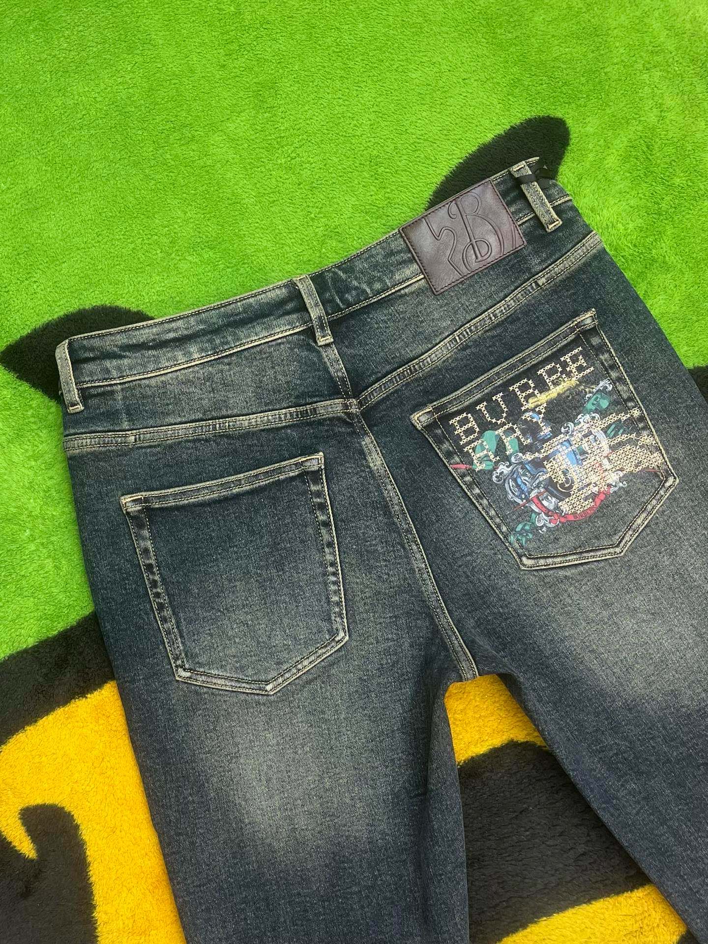 ￼ ￼ ￼ ￼ ²⁰²⁵☘️新品🔥独家【首创】❤️原单品质🍒 爆款🔥牛仔裤👖超级定制款，原版五金，超级重