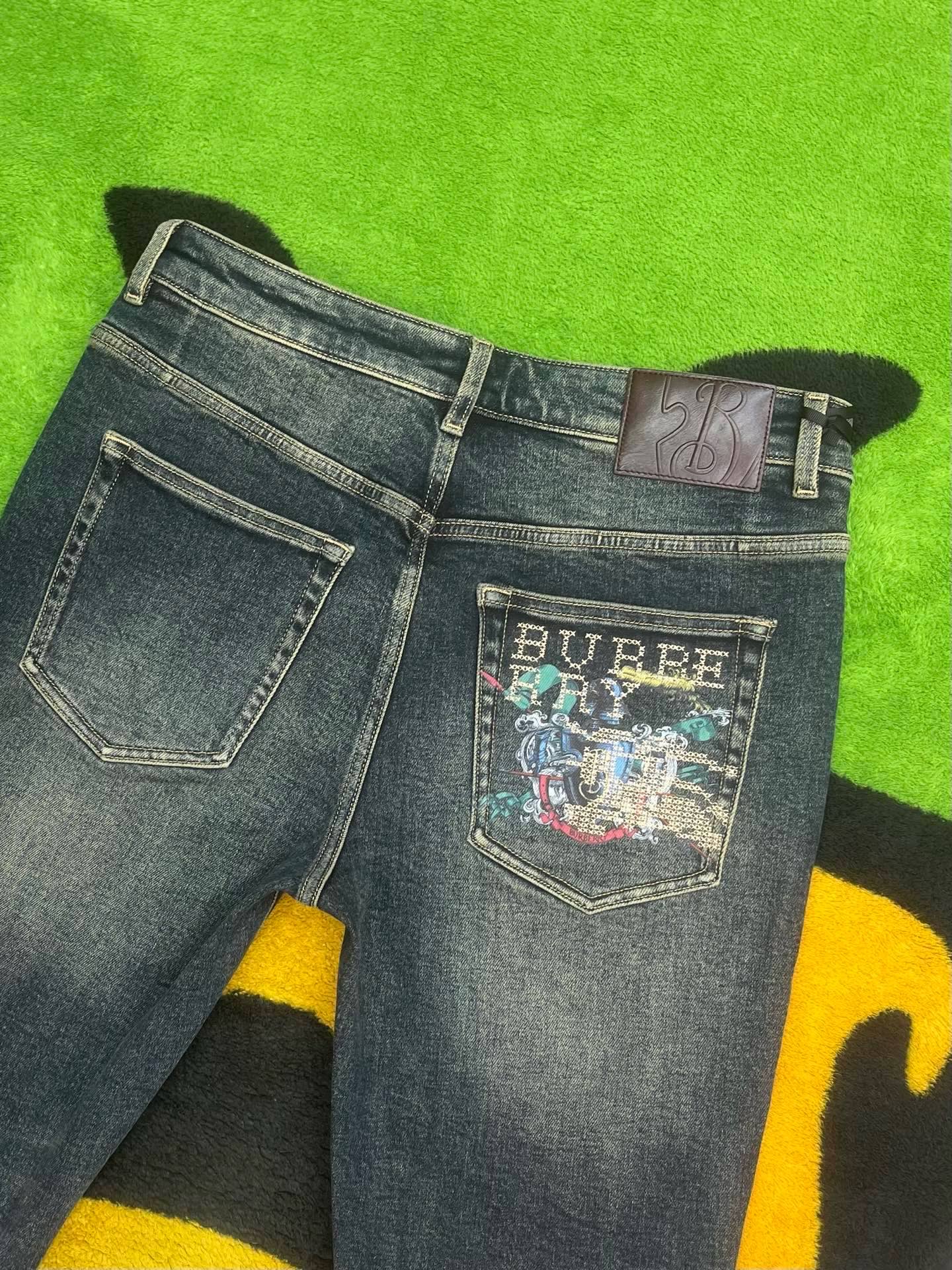 ￼ ￼ ￼ ￼ ²⁰²⁵☘️新品🔥独家【首创】❤️原单品质🍒 爆款🔥牛仔裤👖超级定制款，原版五金，超级重