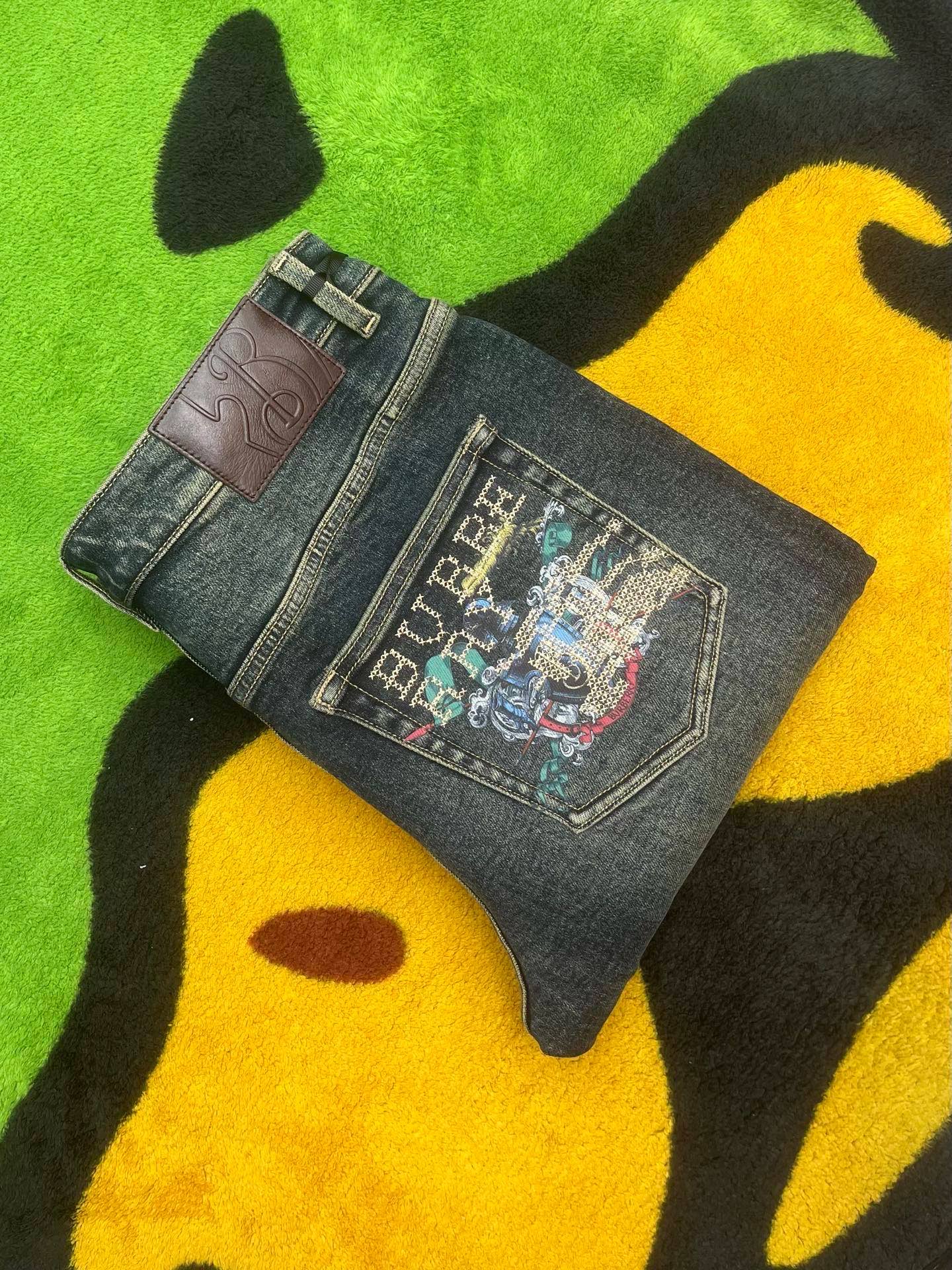 ￼ ￼ ￼ ￼ ²⁰²⁵☘️新品🔥独家【首创】❤️原单品质🍒 爆款🔥牛仔裤👖超级定制款，原版五金，超级重