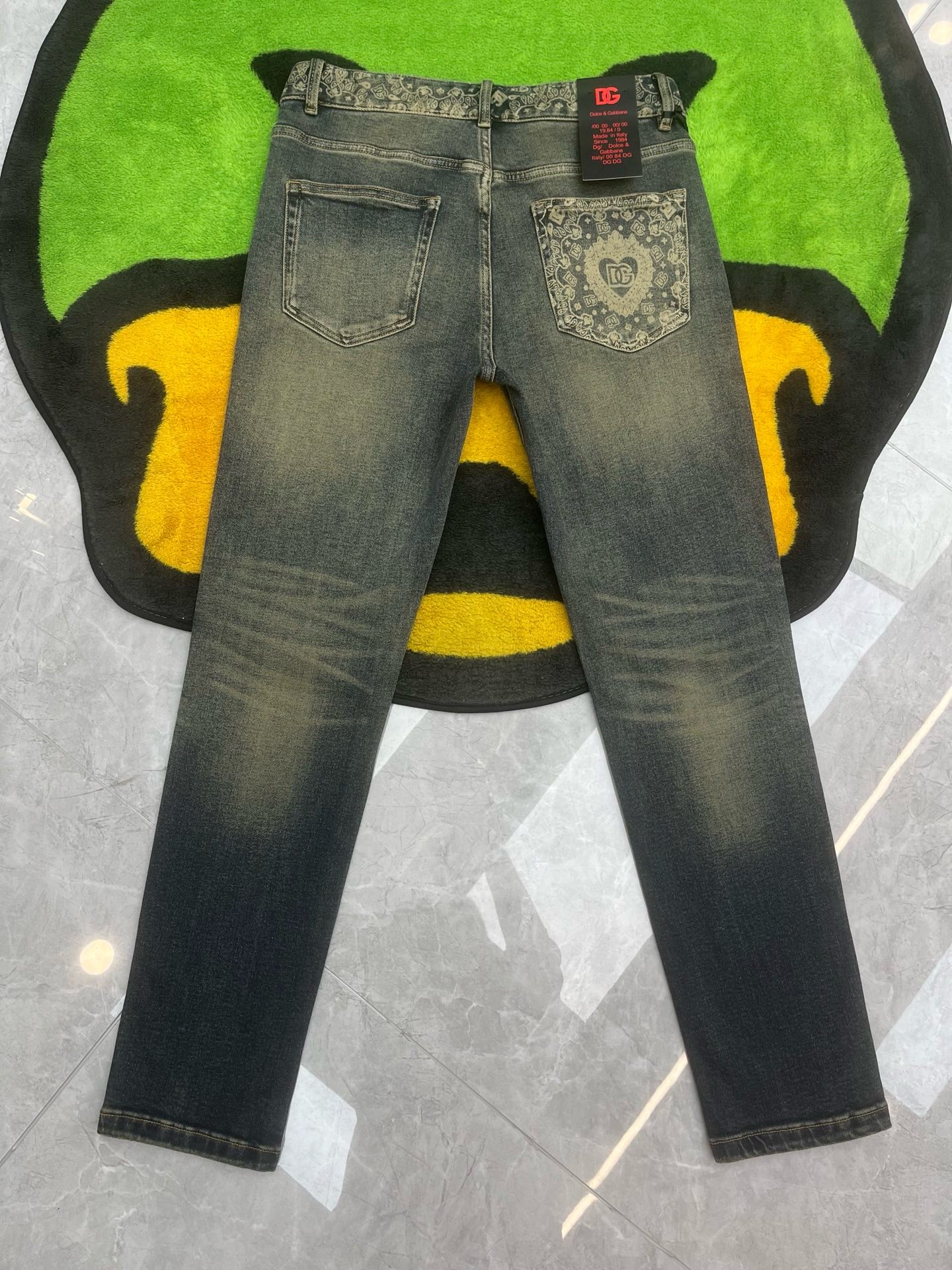 ￼ ￼ ￼ ²⁰²⁵☘️新品🔥独家【首创】❤️原单品质🍒 爆款手绘工艺 🔥牛仔裤👖超级定制款，原版五金，