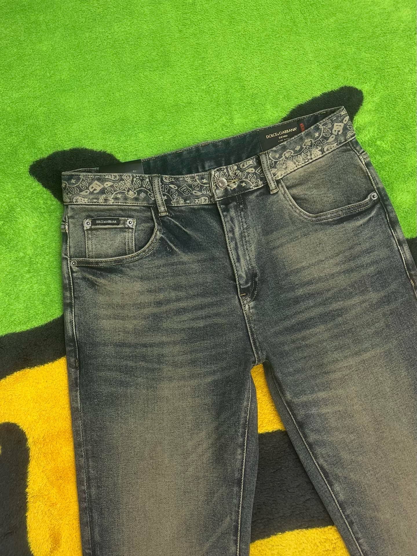 ￼ ￼ ￼ ²⁰²⁵☘️新品🔥独家【首创】❤️原单品质🍒 爆款手绘工艺 🔥牛仔裤👖超级定制款，原版五金，