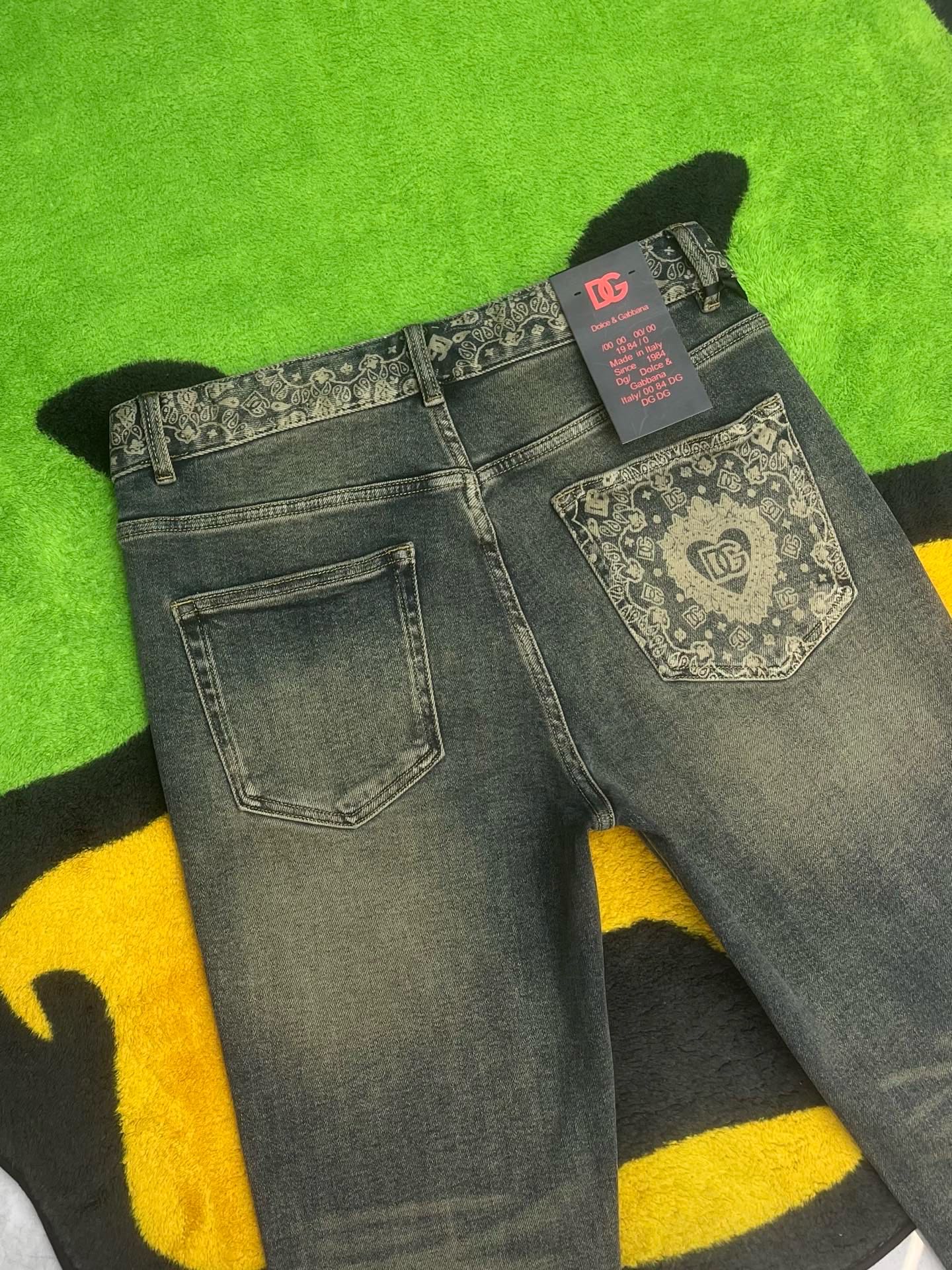 ￼ ￼ ￼ ²⁰²⁵☘️新品🔥独家【首创】❤️原单品质🍒 爆款手绘工艺 🔥牛仔裤👖超级定制款，原版五金，