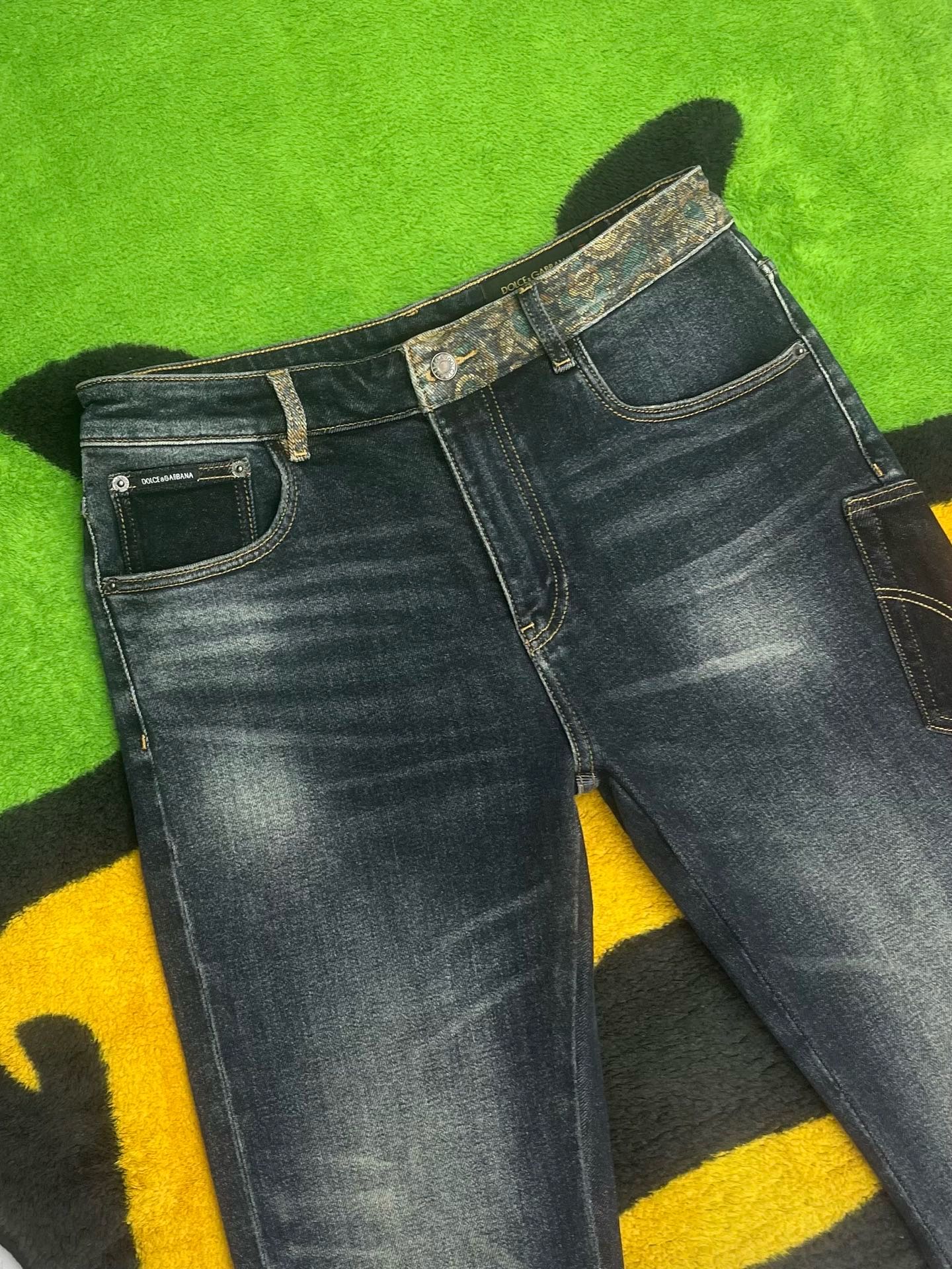 ￼ ￼ ²⁰²⁵☘️新品🔥独家【首创】❤️原单品质🍒 爆款手绘工艺 🔥牛仔裤👖超级定制款，原版五金，超级