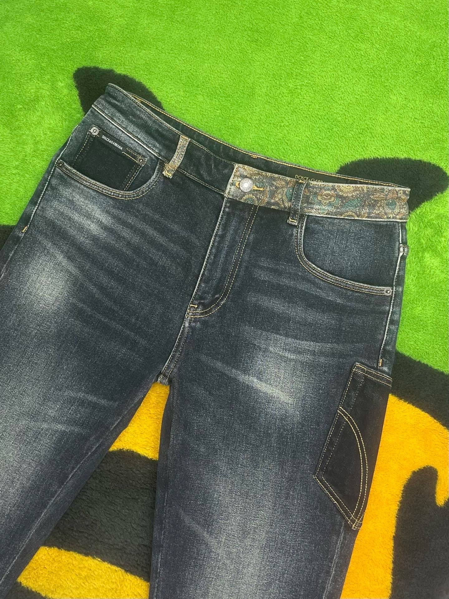 ￼ ￼ ²⁰²⁵☘️新品🔥独家【首创】❤️原单品质🍒 爆款手绘工艺 🔥牛仔裤👖超级定制款，原版五金，超级