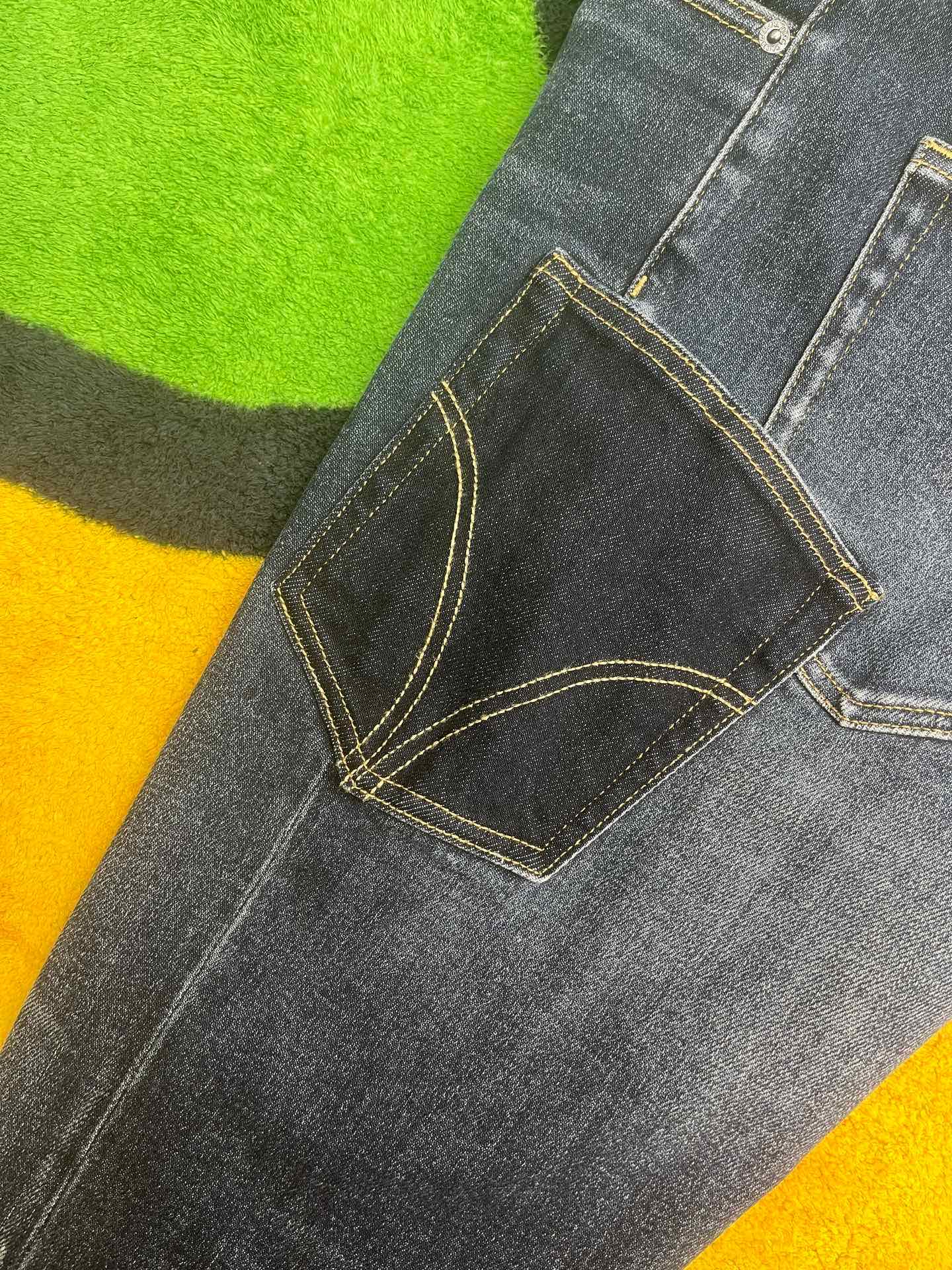 ￼ ￼ ²⁰²⁵☘️新品🔥独家【首创】❤️原单品质🍒 爆款手绘工艺 🔥牛仔裤👖超级定制款，原版五金，超级