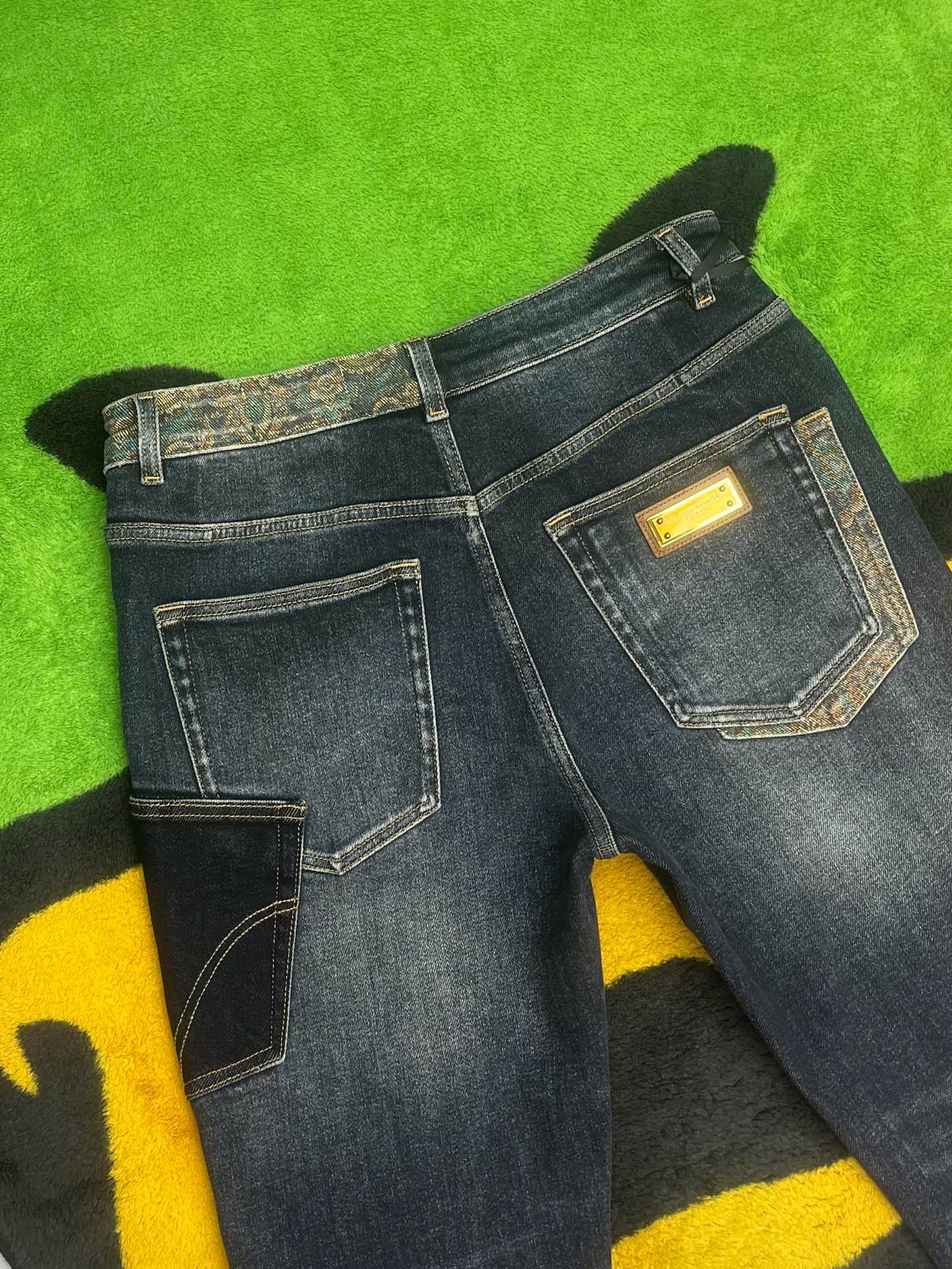 ￼ ￼ ²⁰²⁵☘️新品🔥独家【首创】❤️原单品质🍒 爆款手绘工艺 🔥牛仔裤👖超级定制款，原版五金，超级