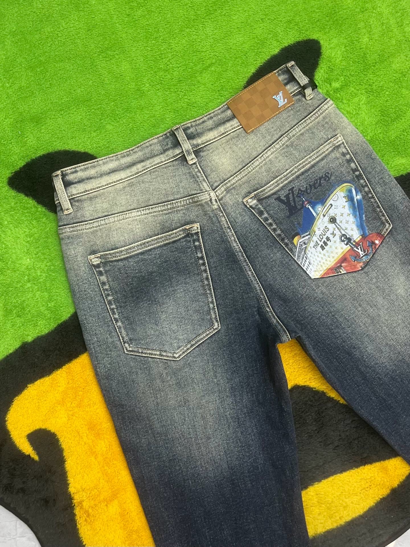 ￼ ￼ ￼ ²⁰²⁵☘️新品🔥独家【首创】❤️原单品质🍒 爆款手绘工艺 🔥牛仔裤👖超级定制款，原版五金，