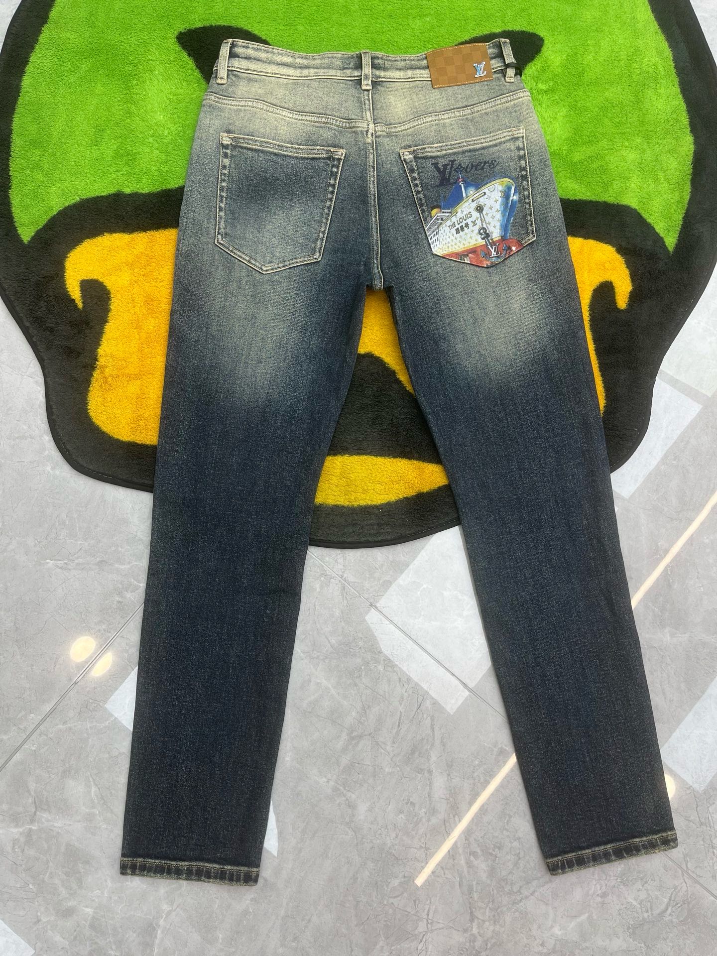 ￼ ￼ ￼ ²⁰²⁵☘️新品🔥独家【首创】❤️原单品质🍒 爆款手绘工艺 🔥牛仔裤👖超级定制款，原版五金，