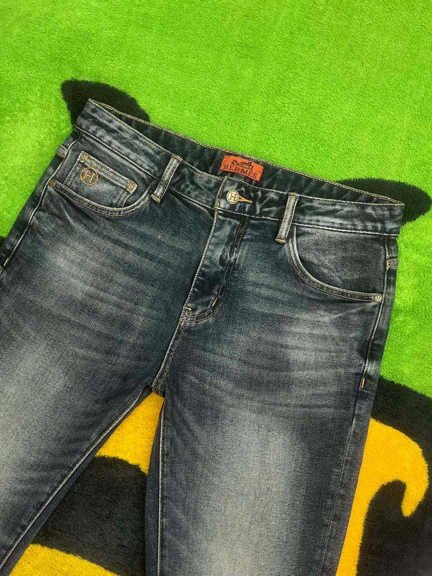 ￼ ￼ ￼ ²⁰²⁵☘️新品🔥独家【首创】❤️原单品质🍒 爆款手绘工艺 🔥牛仔裤👖超级定制款，原版五金，