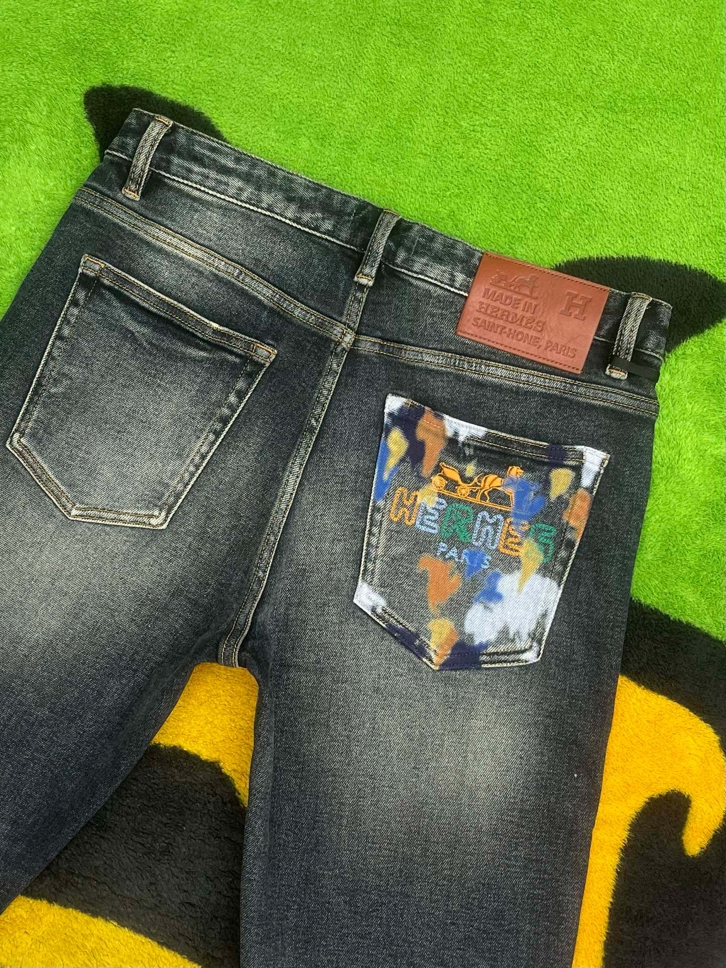 ￼ ￼ ￼ ²⁰²⁵☘️新品🔥独家【首创】❤️原单品质🍒 爆款手绘工艺 🔥牛仔裤👖超级定制款，原版五金，