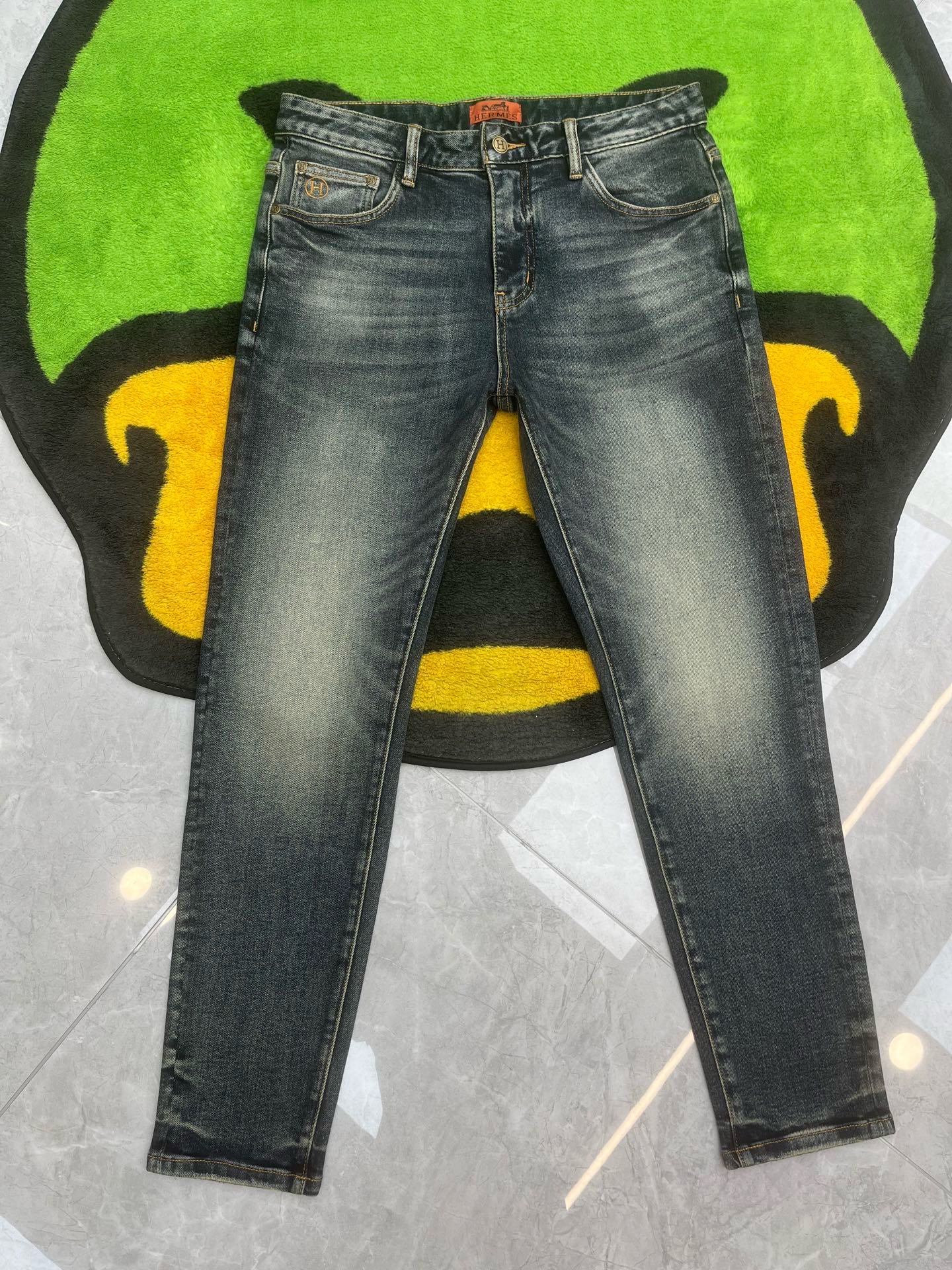 ￼ ￼ ￼ ²⁰²⁵☘️新品🔥独家【首创】❤️原单品质🍒 爆款手绘工艺 🔥牛仔裤👖超级定制款，原版五金，