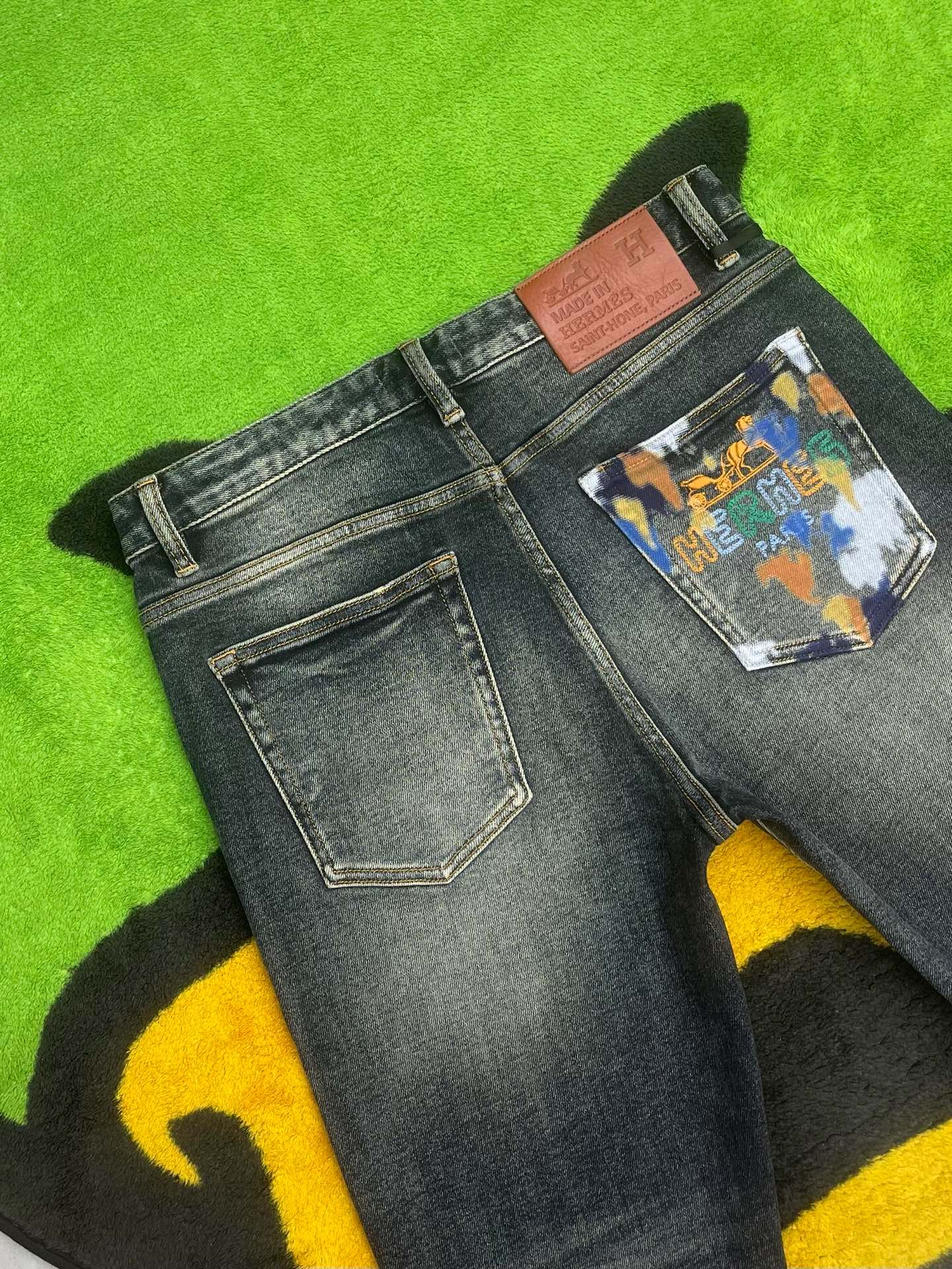 ￼ ￼ ￼ ²⁰²⁵☘️新品🔥独家【首创】❤️原单品质🍒 爆款手绘工艺 🔥牛仔裤👖超级定制款，原版五金，