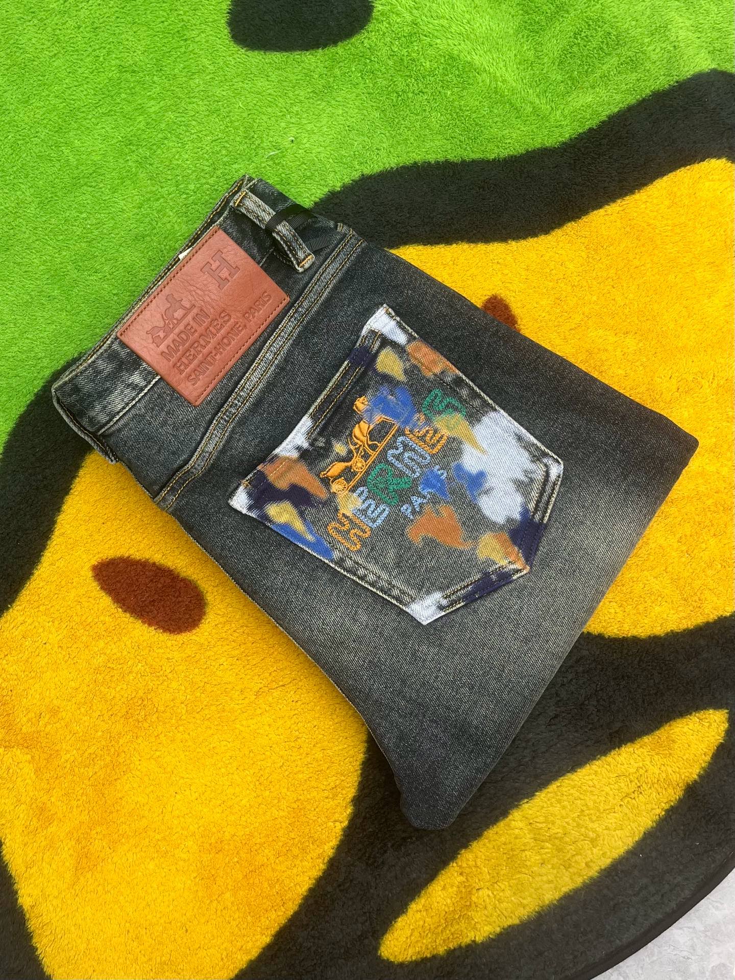 ￼ ￼ ￼ ²⁰²⁵☘️新品🔥独家【首创】❤️原单品质🍒 爆款手绘工艺 🔥牛仔裤👖超级定制款，原版五金，