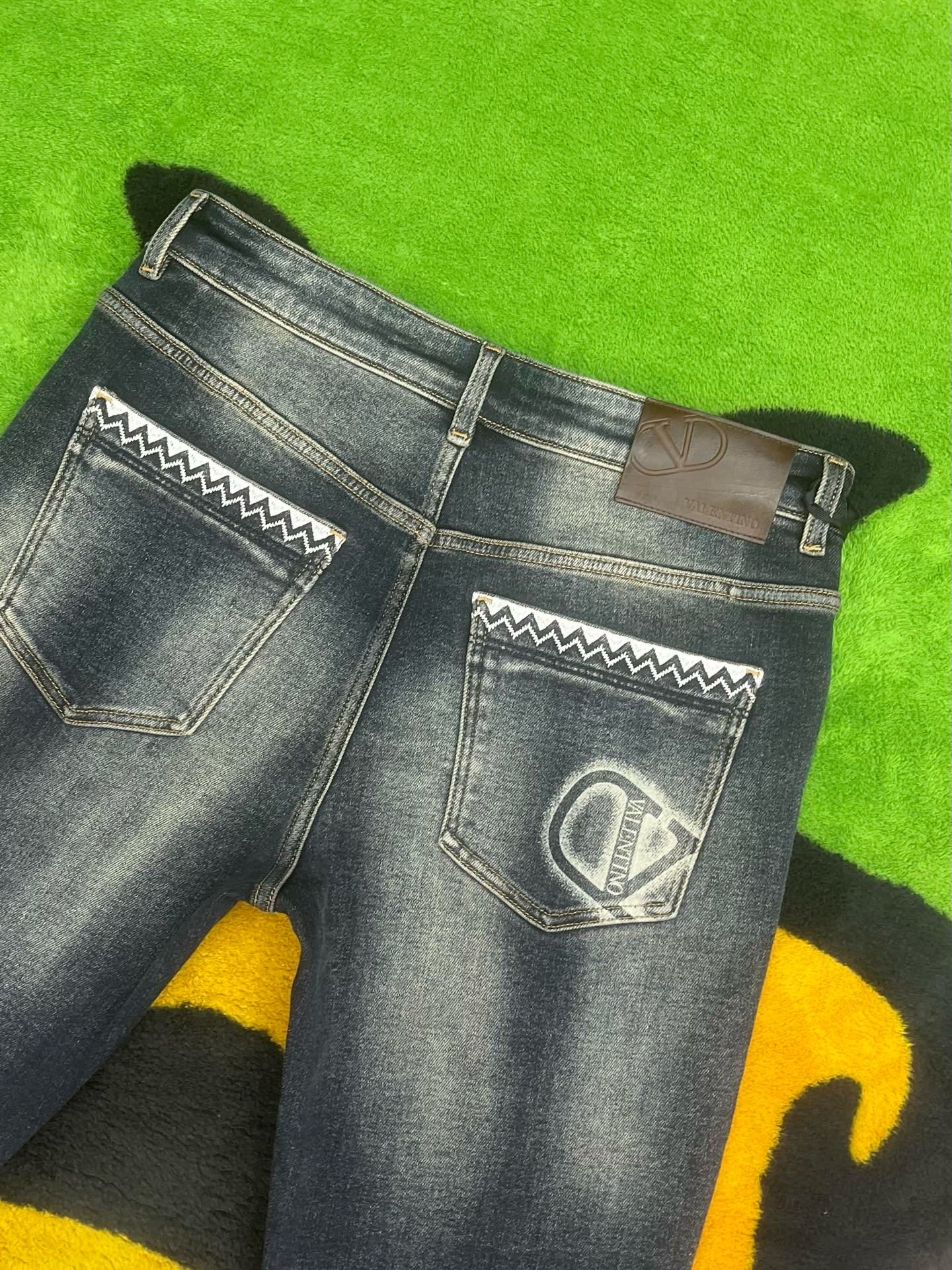 ￼ ￼ 冬❄️·天冷了𝗡𝗲𝘄·❄️今日推荐（底抓绒）独家首发❤️原单品质🍒原版五金扣，版型洗水颜色非常到