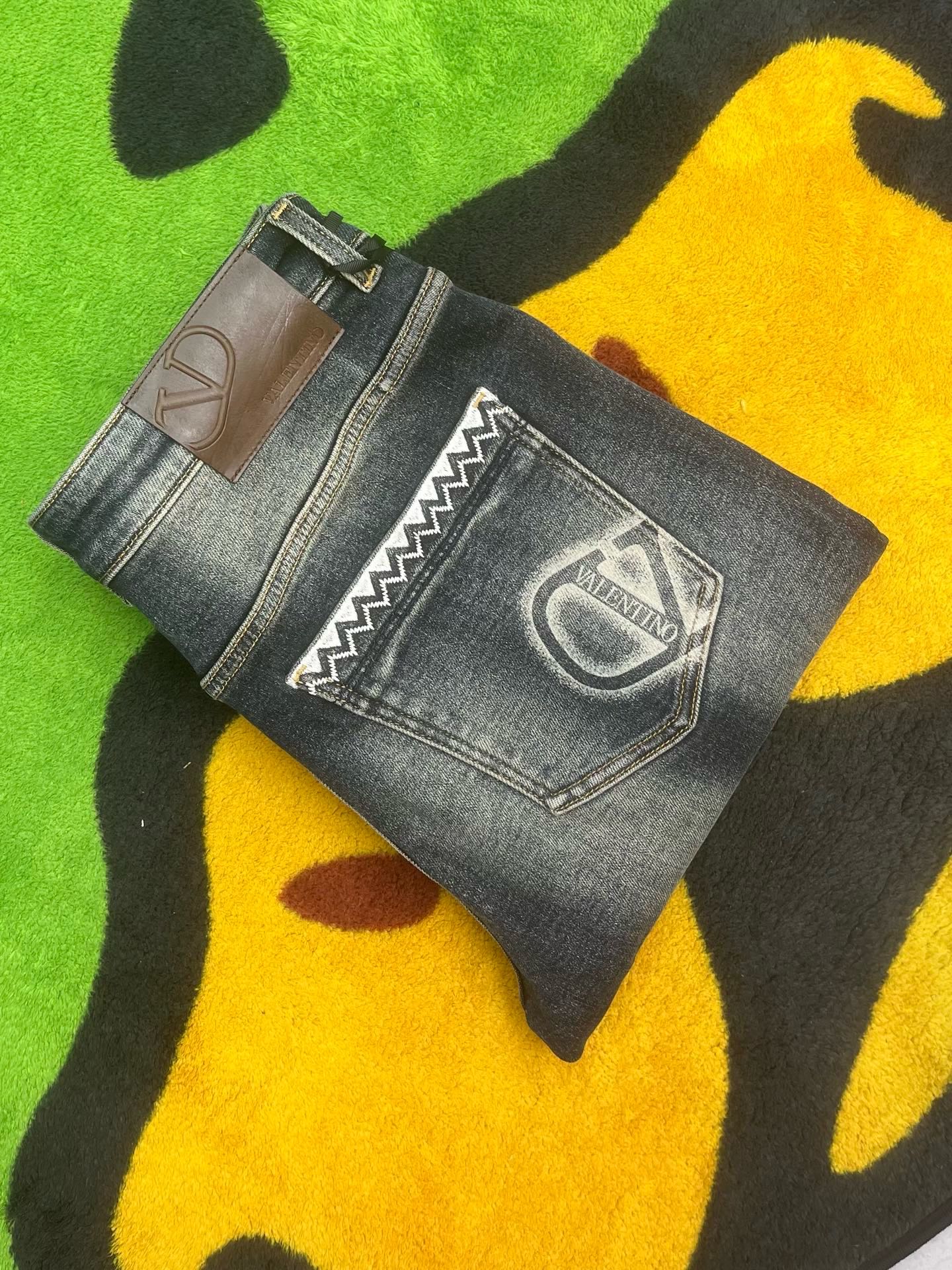 ￼ ￼ 冬❄️·天冷了𝗡𝗲𝘄·❄️今日推荐（底抓绒）独家首发❤️原单品质🍒原版五金扣，版型洗水颜色非常到