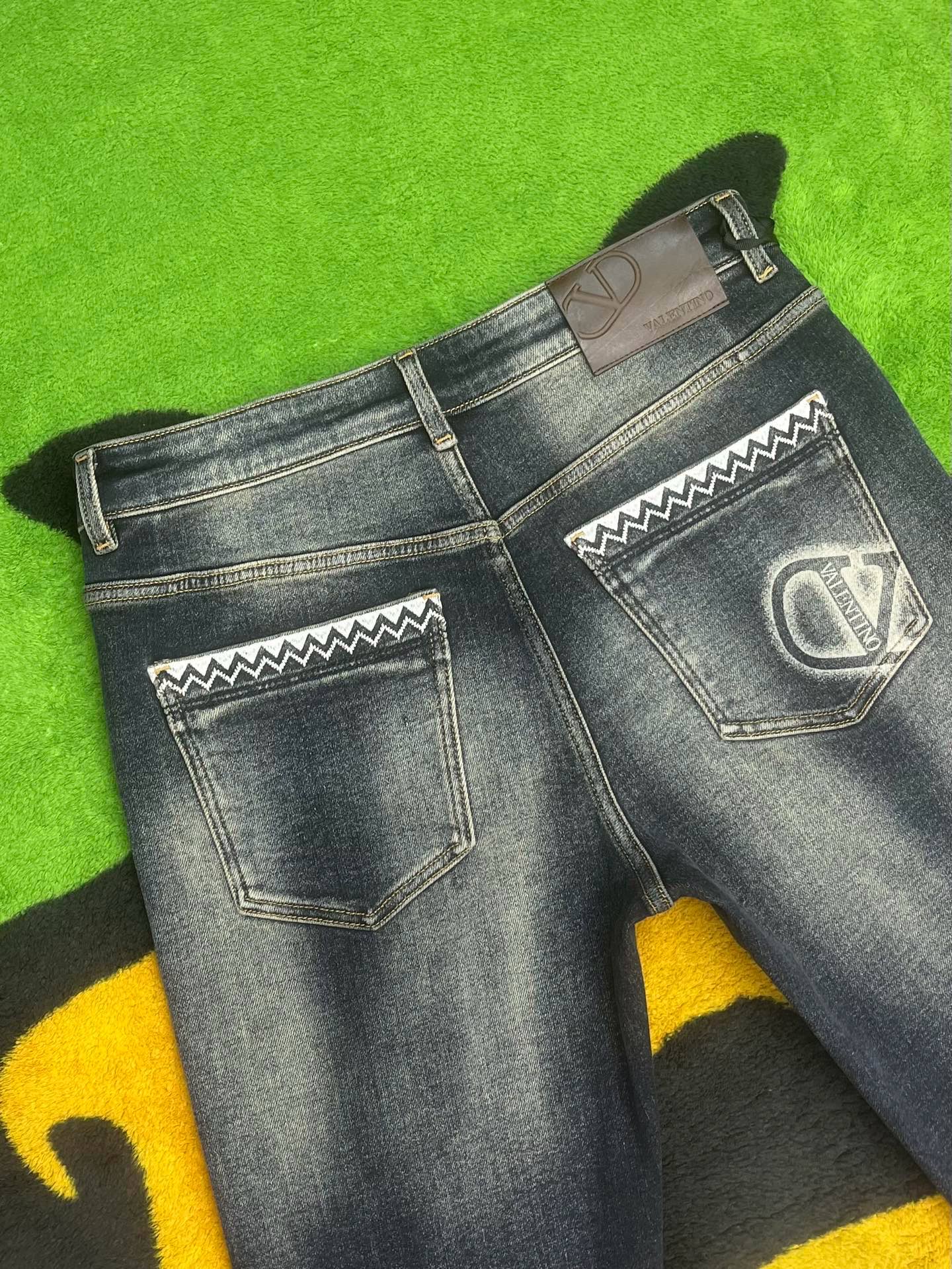 ￼ ￼ 冬❄️·天冷了𝗡𝗲𝘄·❄️今日推荐（底抓绒）独家首发❤️原单品质🍒原版五金扣，版型洗水颜色非常到