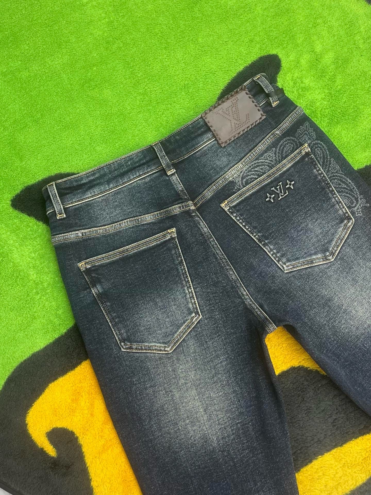 ￼ ￼ 冬❄️·天冷了𝗡𝗲𝘄·❄️今日推荐（底抓绒）独家首发❤️原单品质🍒原版五金扣，版型洗水颜色非常到