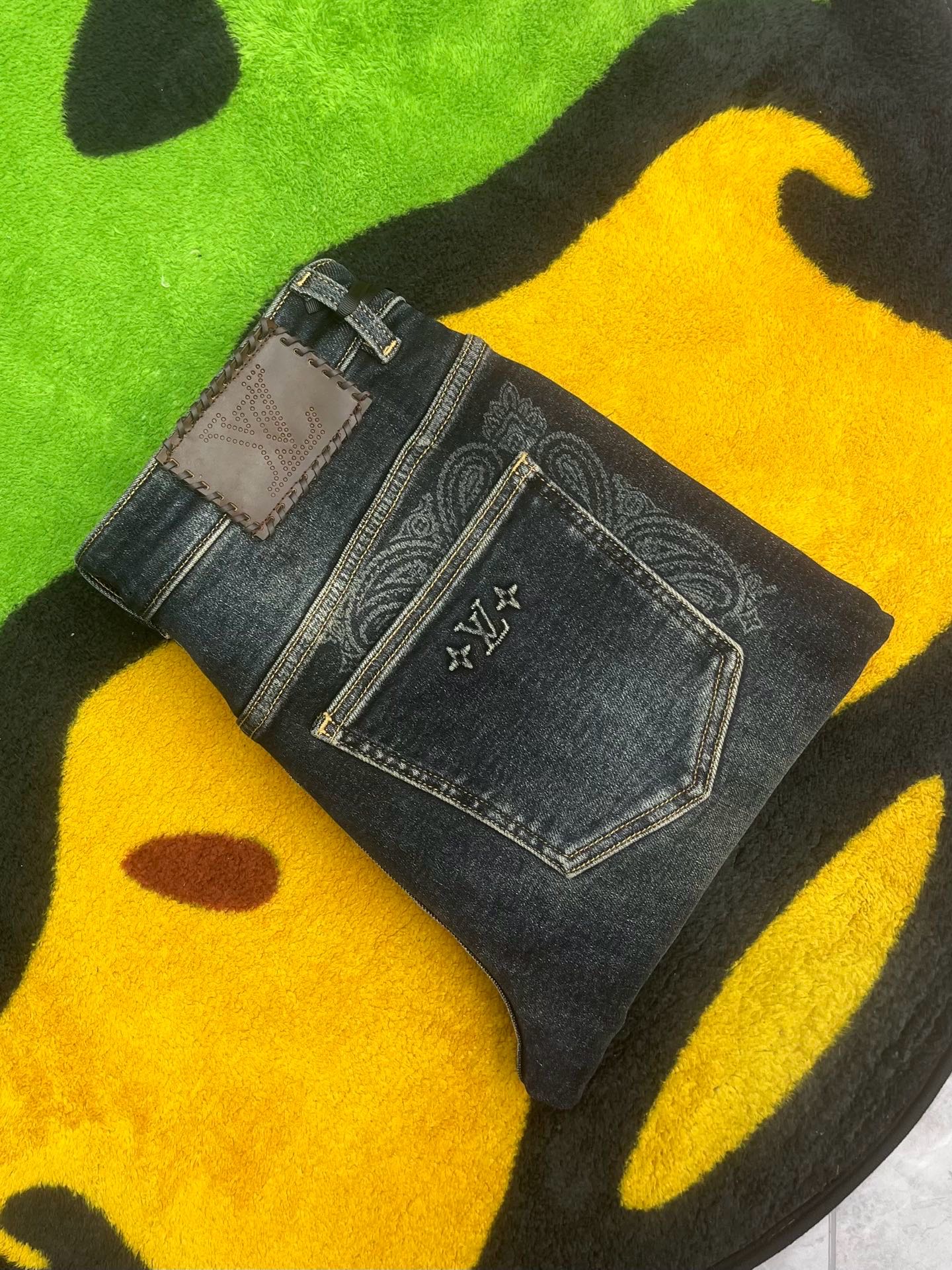 ￼ ￼ 冬❄️·天冷了𝗡𝗲𝘄·❄️今日推荐（底抓绒）独家首发❤️原单品质🍒原版五金扣，版型洗水颜色非常到