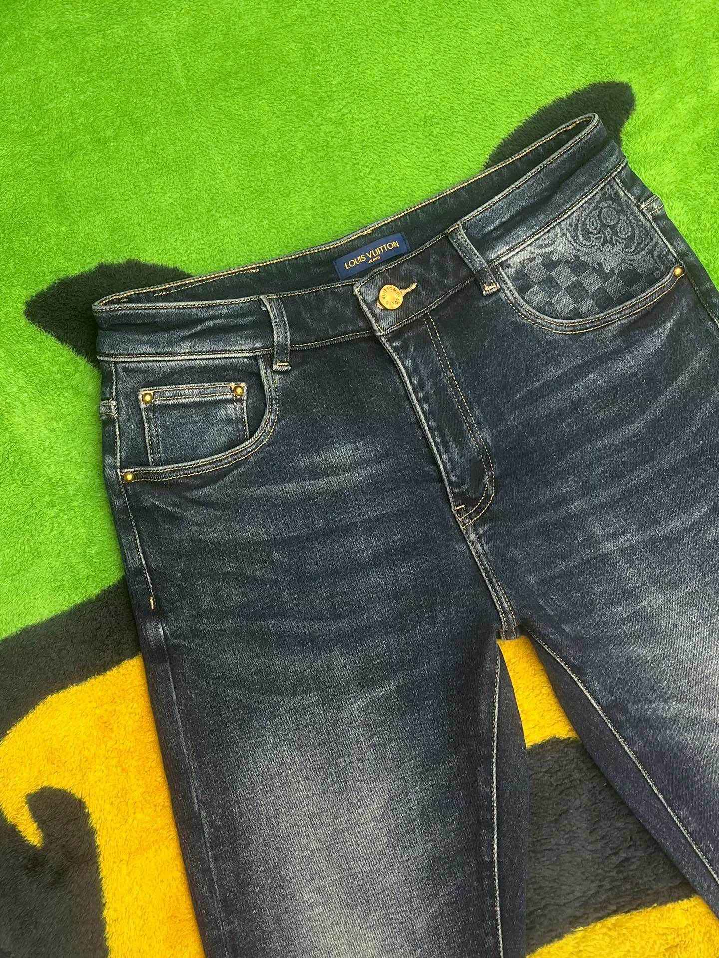 ￼ ￼ 冬❄️·天冷了𝗡𝗲𝘄·❄️今日推荐（底抓绒）独家首发❤️原单品质🍒原版五金扣，版型洗水颜色非常到