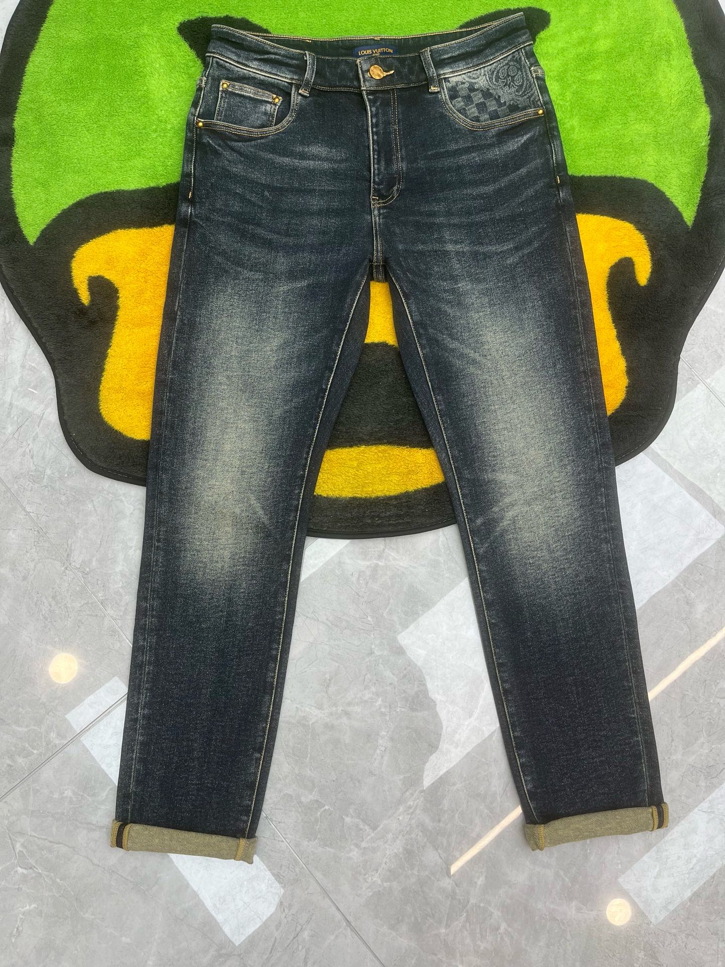 ￼ ￼ 冬❄️·天冷了𝗡𝗲𝘄·❄️今日推荐（底抓绒）独家首发❤️原单品质🍒原版五金扣，版型洗水颜色非常到