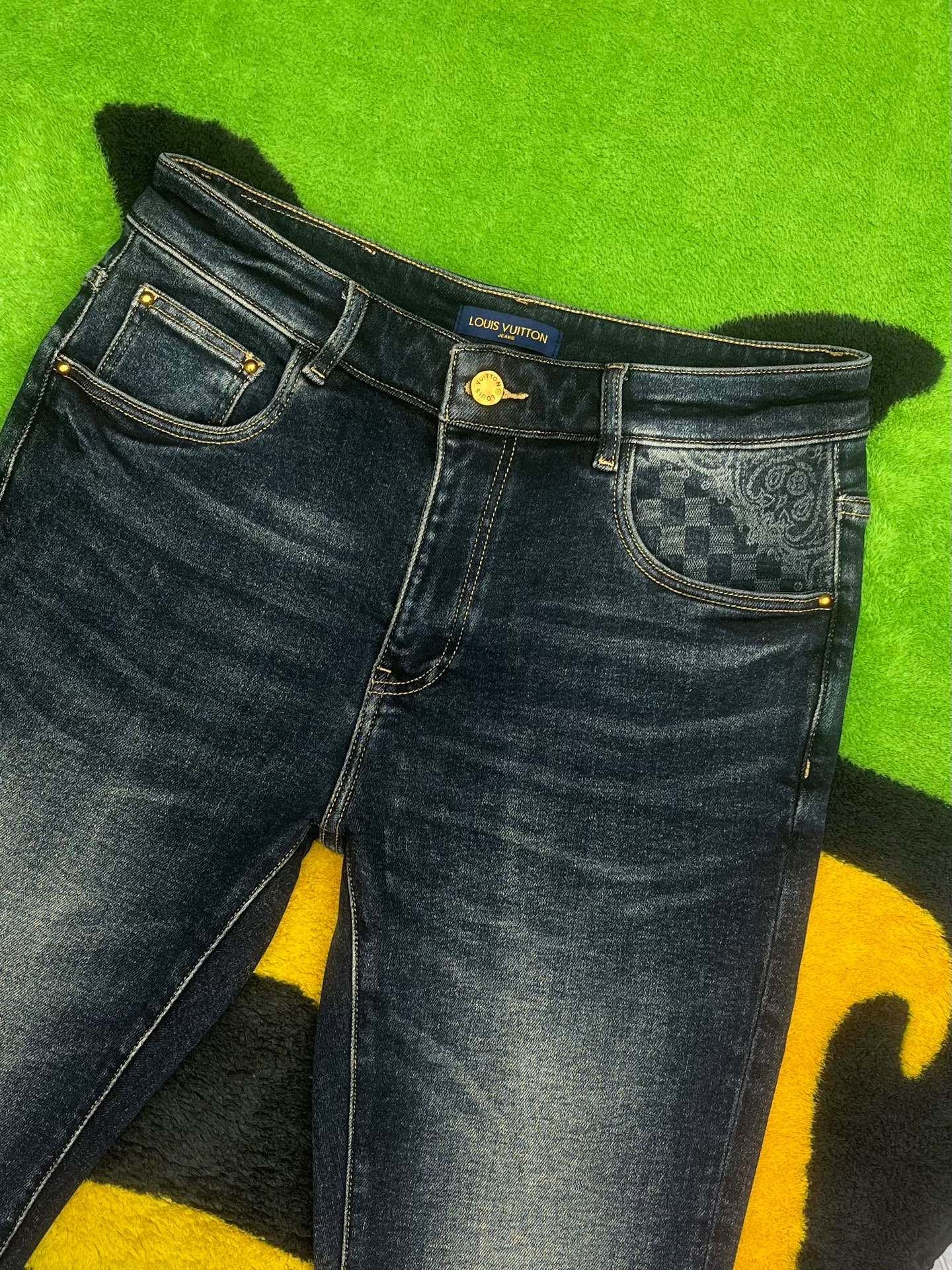 ￼ ￼ 冬❄️·天冷了𝗡𝗲𝘄·❄️今日推荐（底抓绒）独家首发❤️原单品质🍒原版五金扣，版型洗水颜色非常到