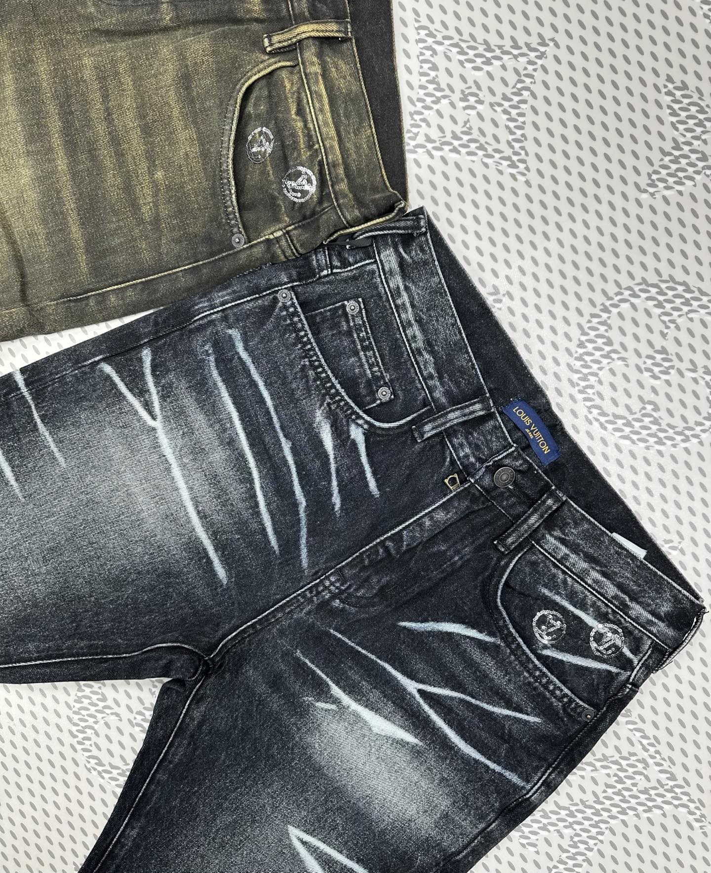 。bling✨🔥微喇🔥独家【首创】❤️原单品质🍒 爆款🔥牛仔裤👖超级定制款，原版五金，超级重工工艺，版型