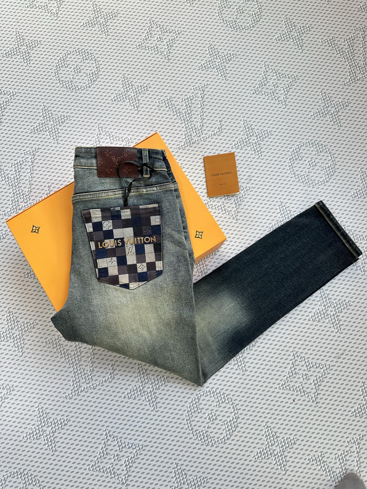 🔥💥春夏💥新款现货上市🔥🔥原单爆款牛仔裤👖超级定制款，原版五金，超级重工工艺，版型超赞👍细节做工无可挑剔