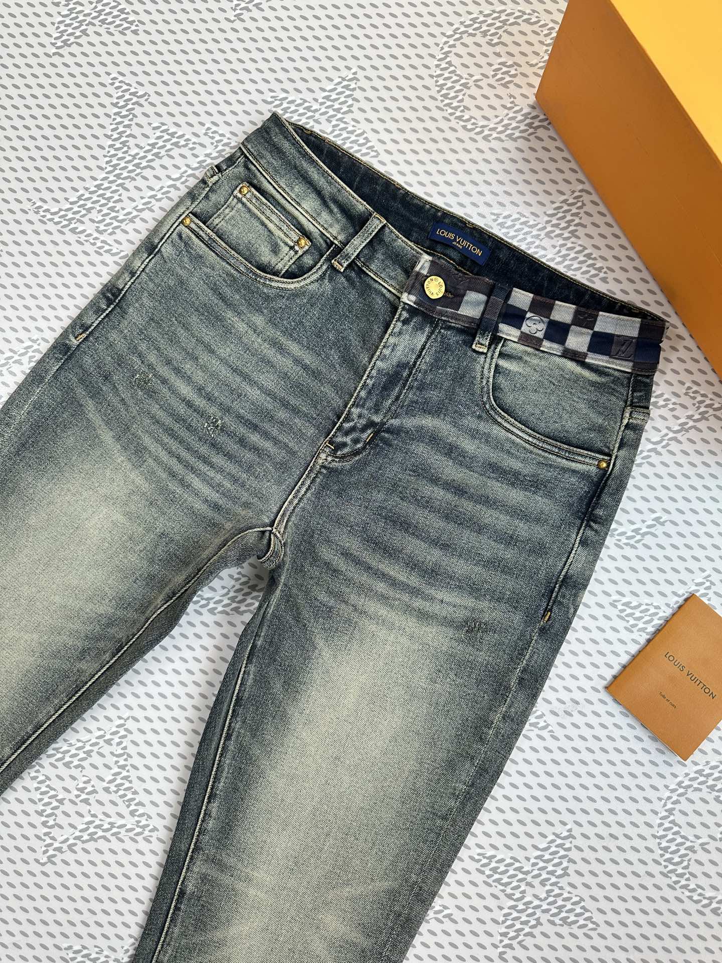 🔥💥春夏💥新款现货上市🔥🔥原单爆款牛仔裤👖超级定制款，原版五金，超级重工工艺，版型超赞👍细节做工无可挑剔