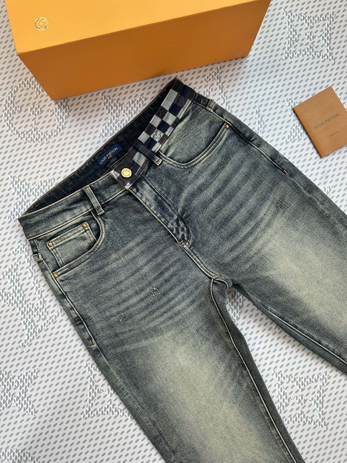 🔥💥春夏💥新款现货上市🔥🔥原单爆款牛仔裤👖超级定制款，原版五金，超级重工工艺，版型超赞👍细节做工无可挑剔