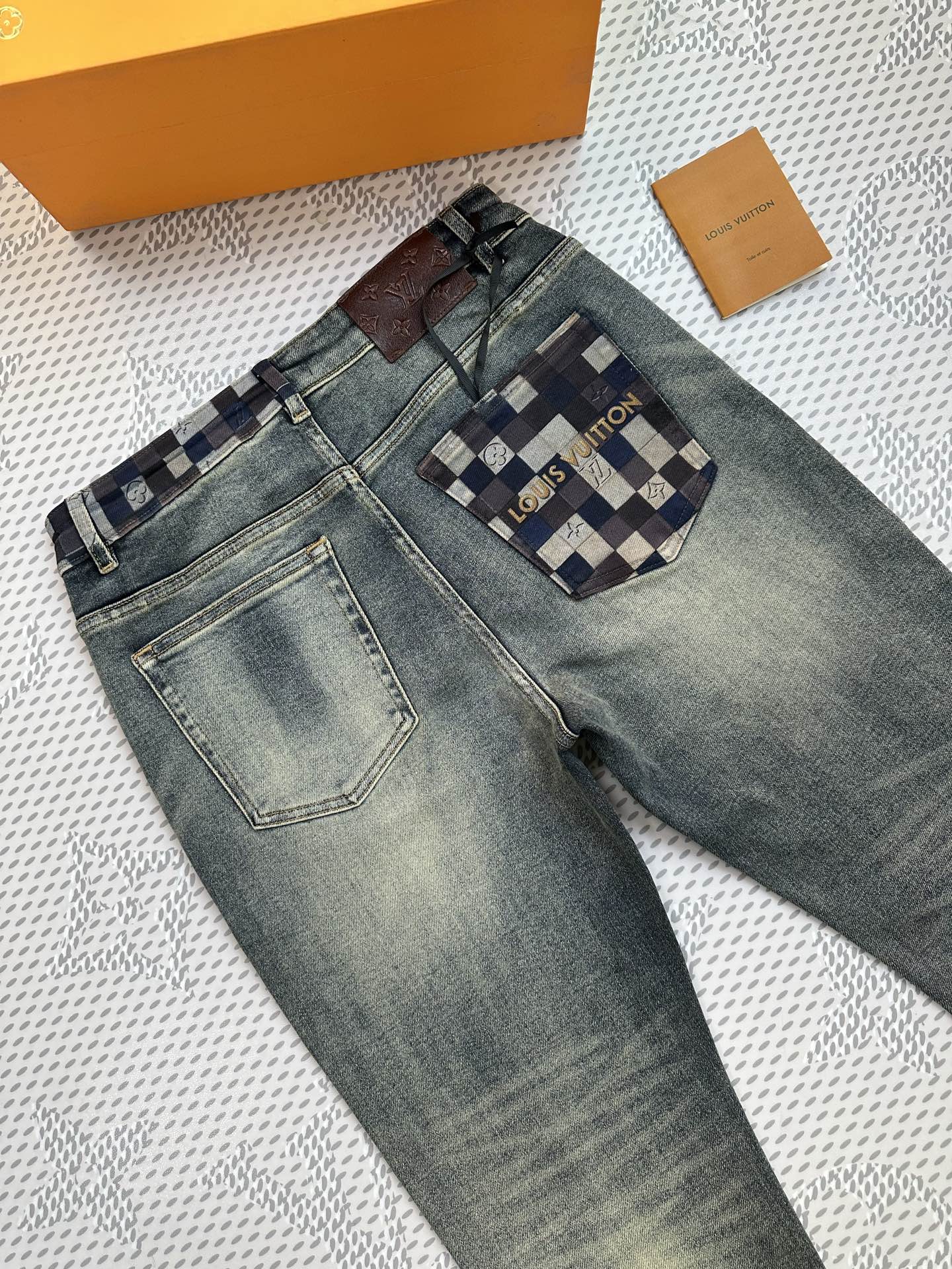 🔥💥春夏💥新款现货上市🔥🔥原单爆款牛仔裤👖超级定制款，原版五金，超级重工工艺，版型超赞👍细节做工无可挑剔