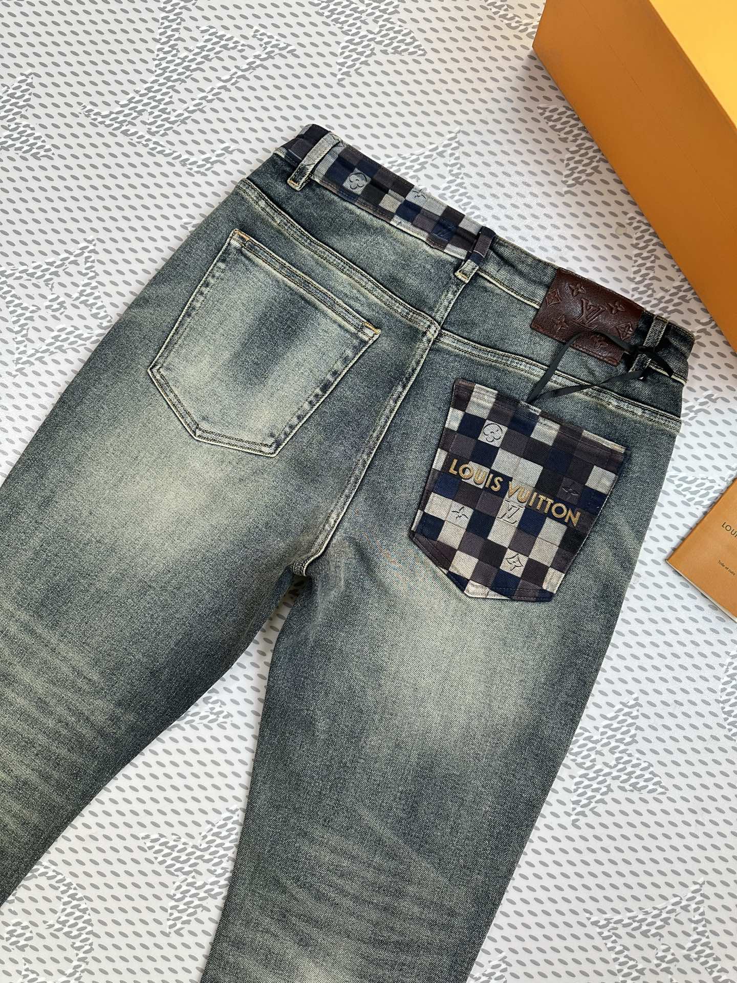 🔥💥春夏💥新款现货上市🔥🔥原单爆款牛仔裤👖超级定制款，原版五金，超级重工工艺，版型超赞👍细节做工无可挑剔