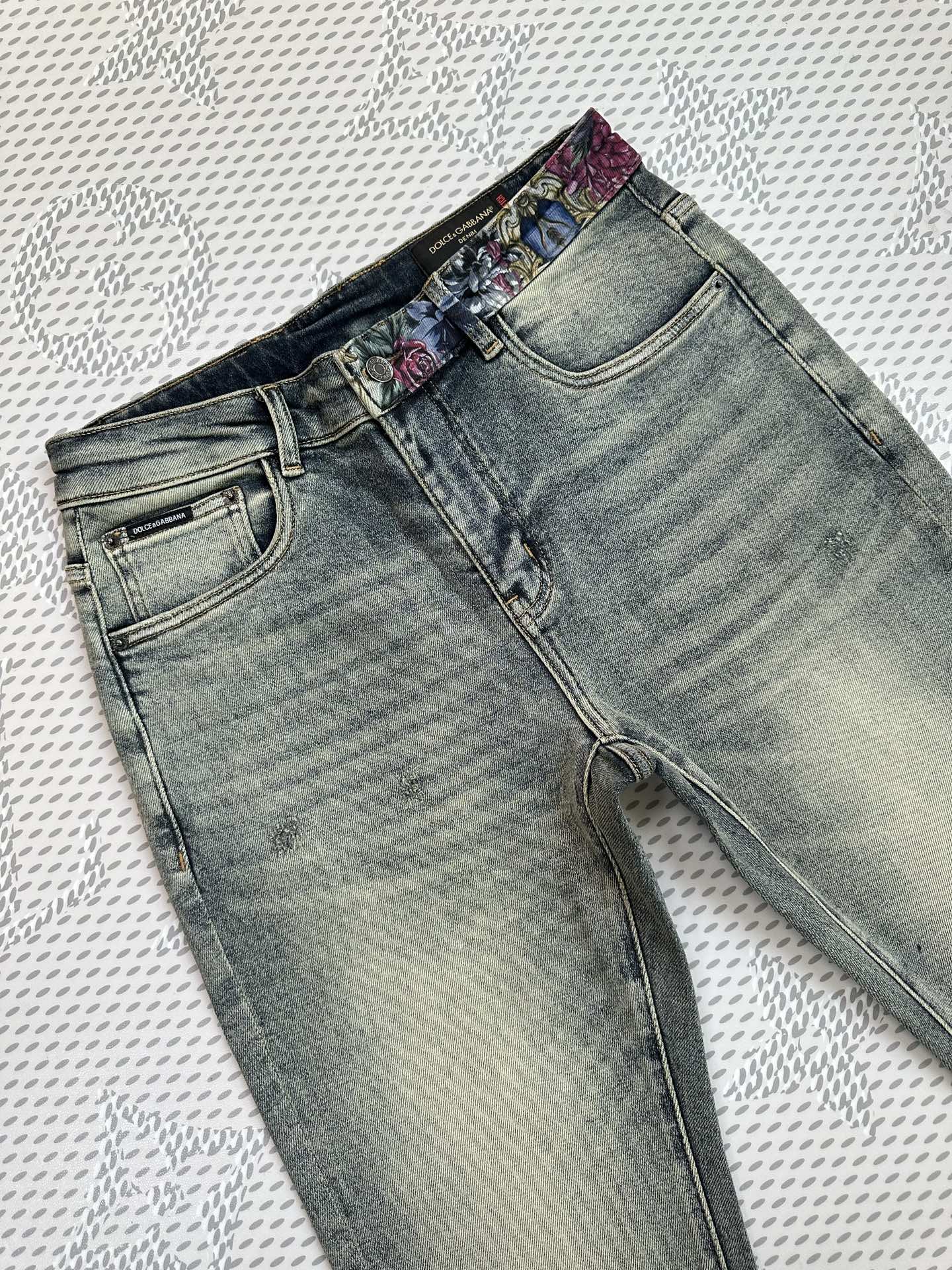 秋冬🔥新款现货上市🔥🔥原单爆款牛仔裤👖超级定制款，原版五金，超级重工工艺，版型超赞👍细节做工无可挑剔！款