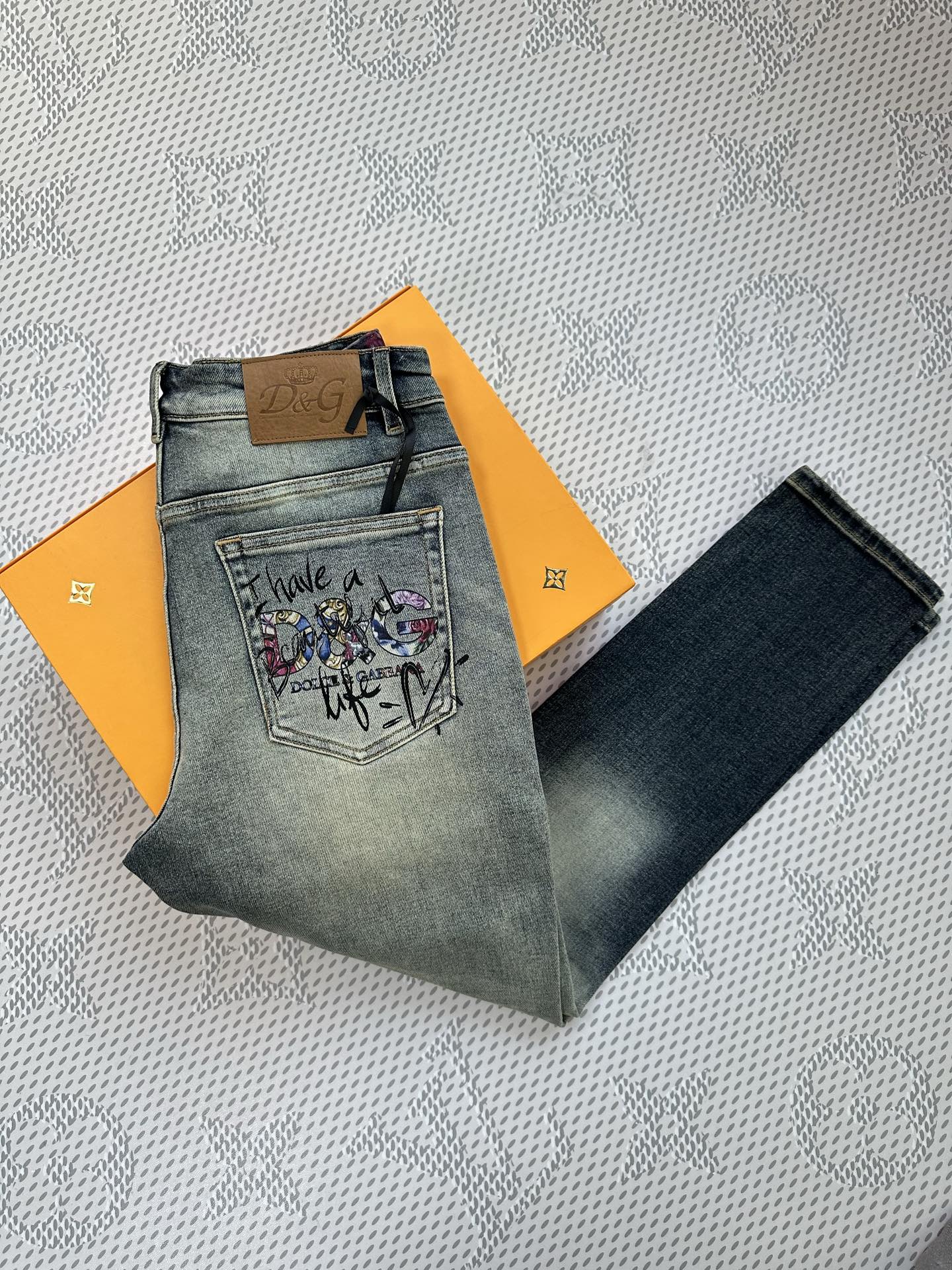 秋冬🔥新款现货上市🔥🔥原单爆款牛仔裤👖超级定制款，原版五金，超级重工工艺，版型超赞👍细节做工无可挑剔！款