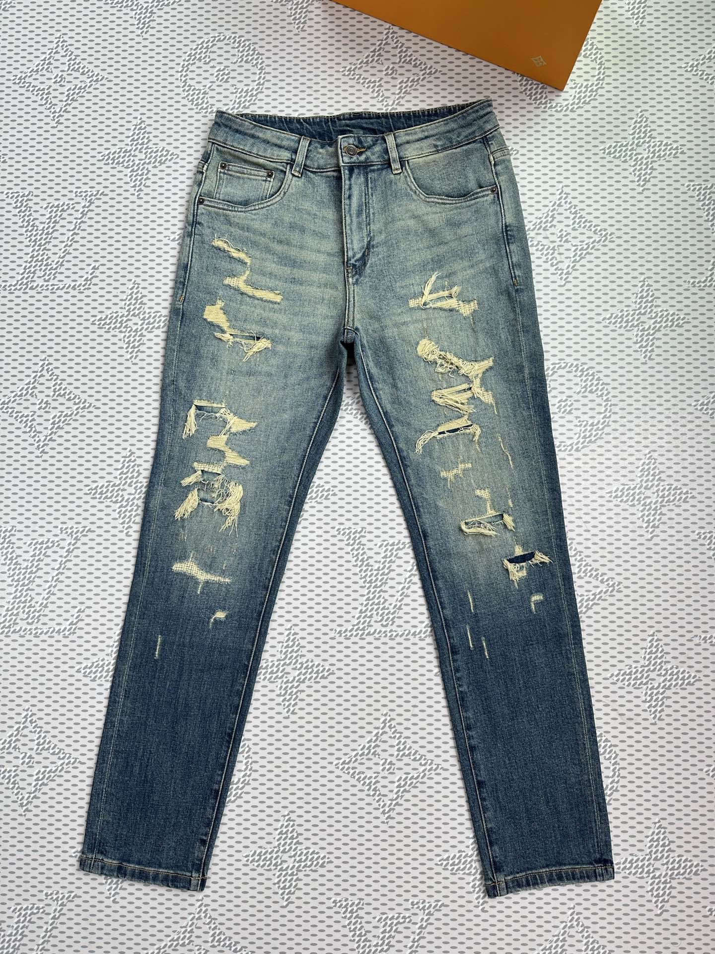 秋冬🔥新款现货上市🔥🔥原单爆款牛仔裤👖超级定制款，原版五金，超级重工工艺，版型超赞👍细节做工无可挑剔！款